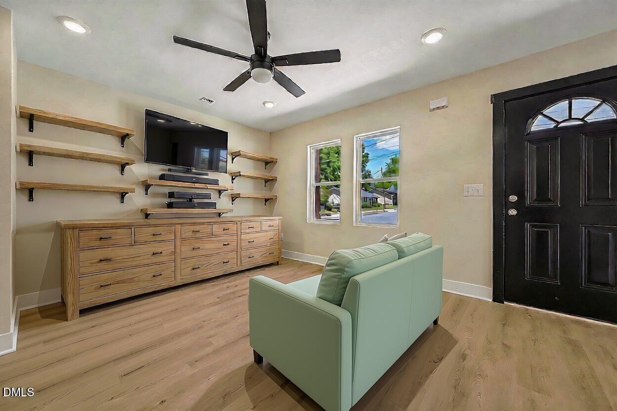 700 Berwyn Avenue Property Photo 5