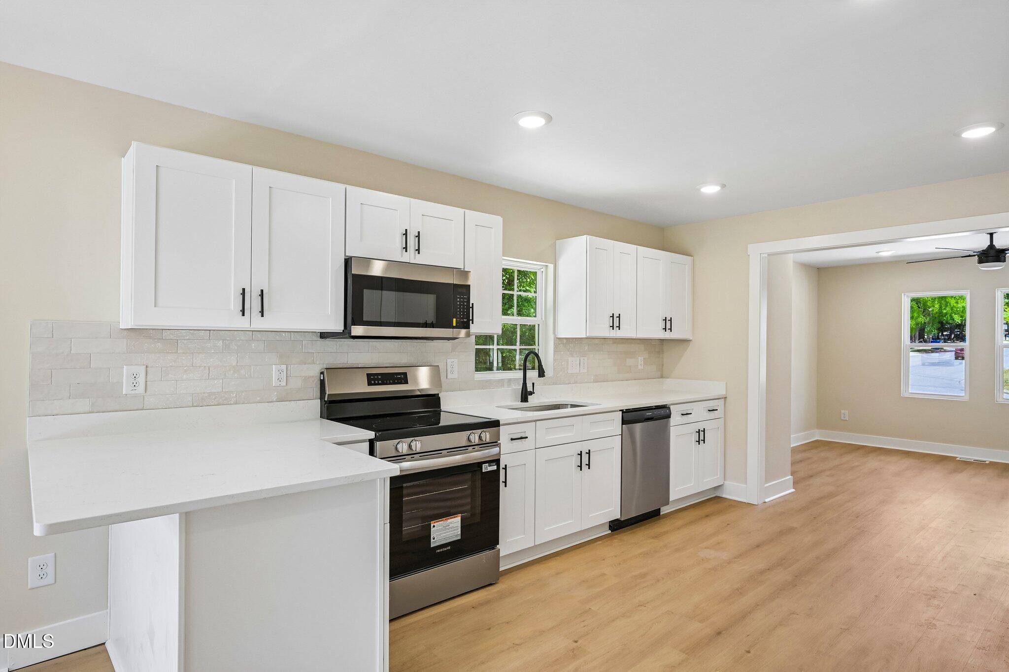 700 Berwyn Avenue Property Photo 8