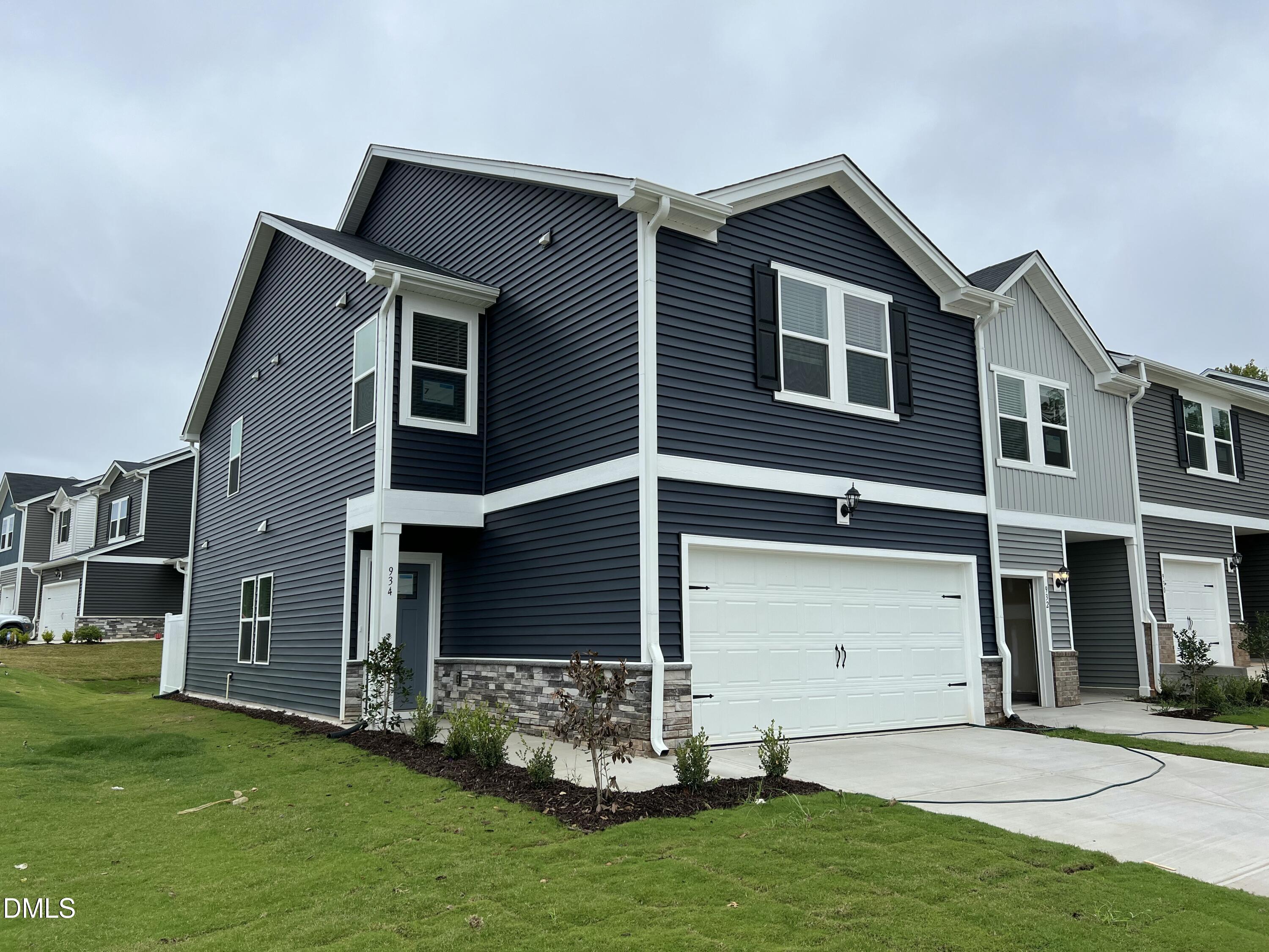 934 Broadleaf Trace Property Photo 3