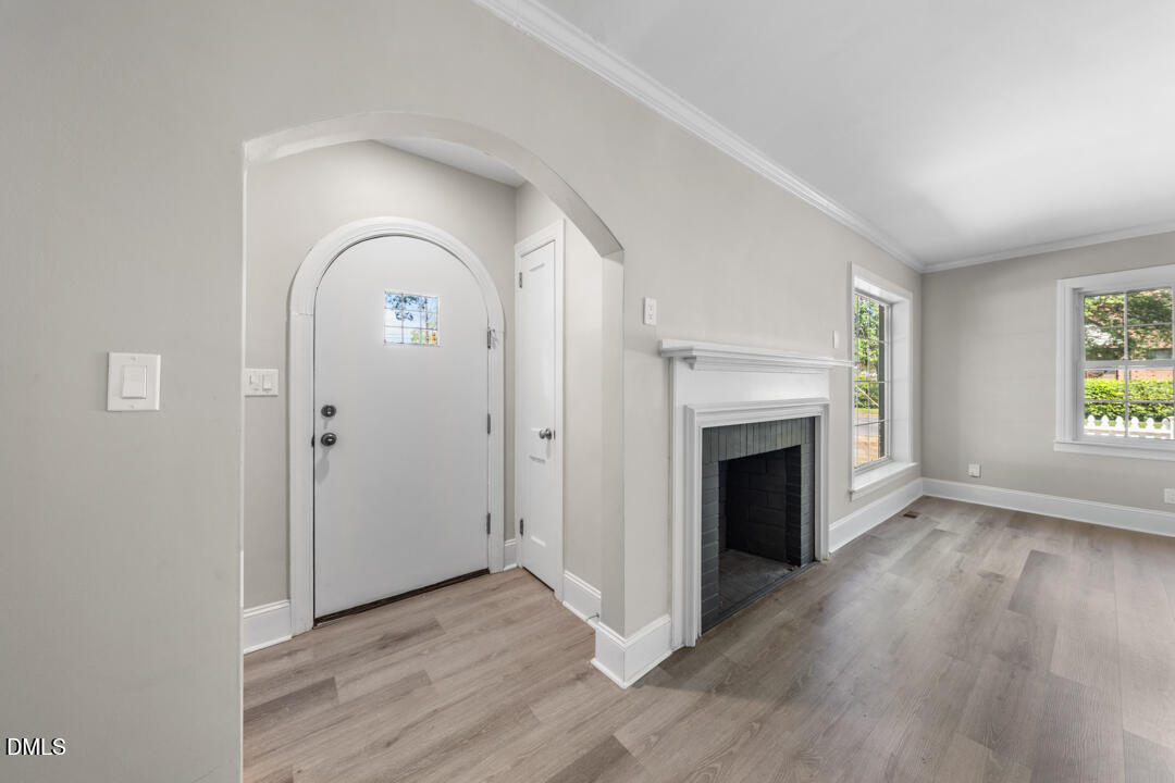 2526 N Roxboro Street Property Photo 5