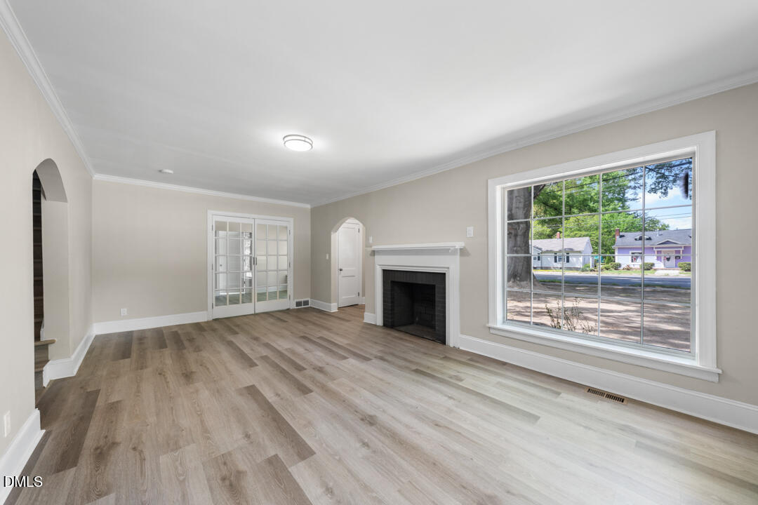 2526 N Roxboro Street Property Photo 6