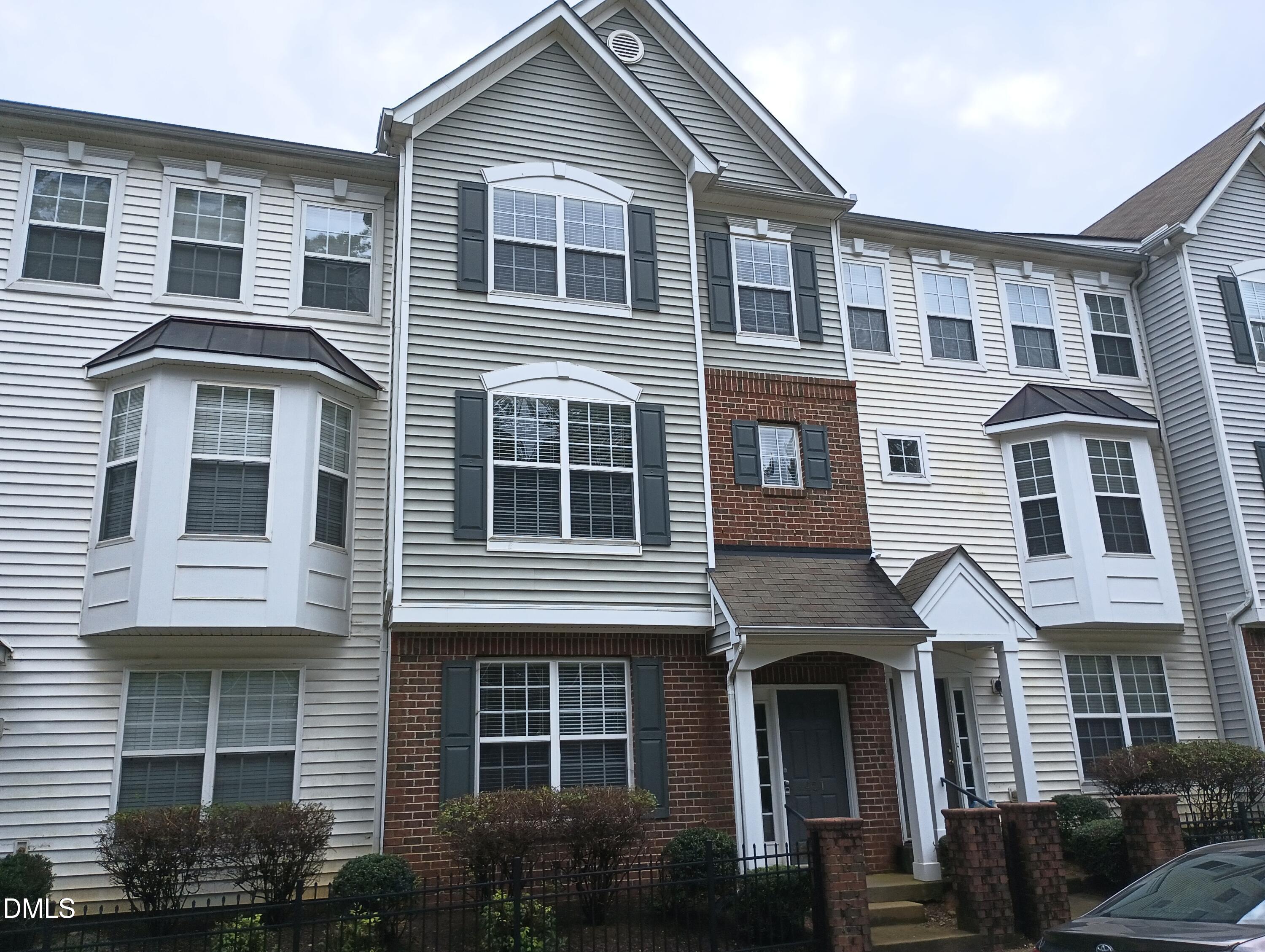 421 Madison Avenue Property Photo 1