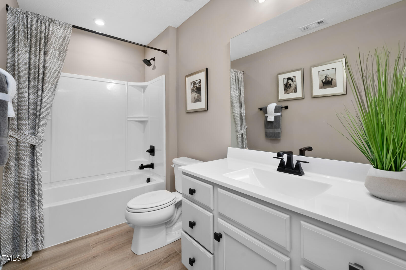 569 Freedom Trail Drive Property Photo 28
