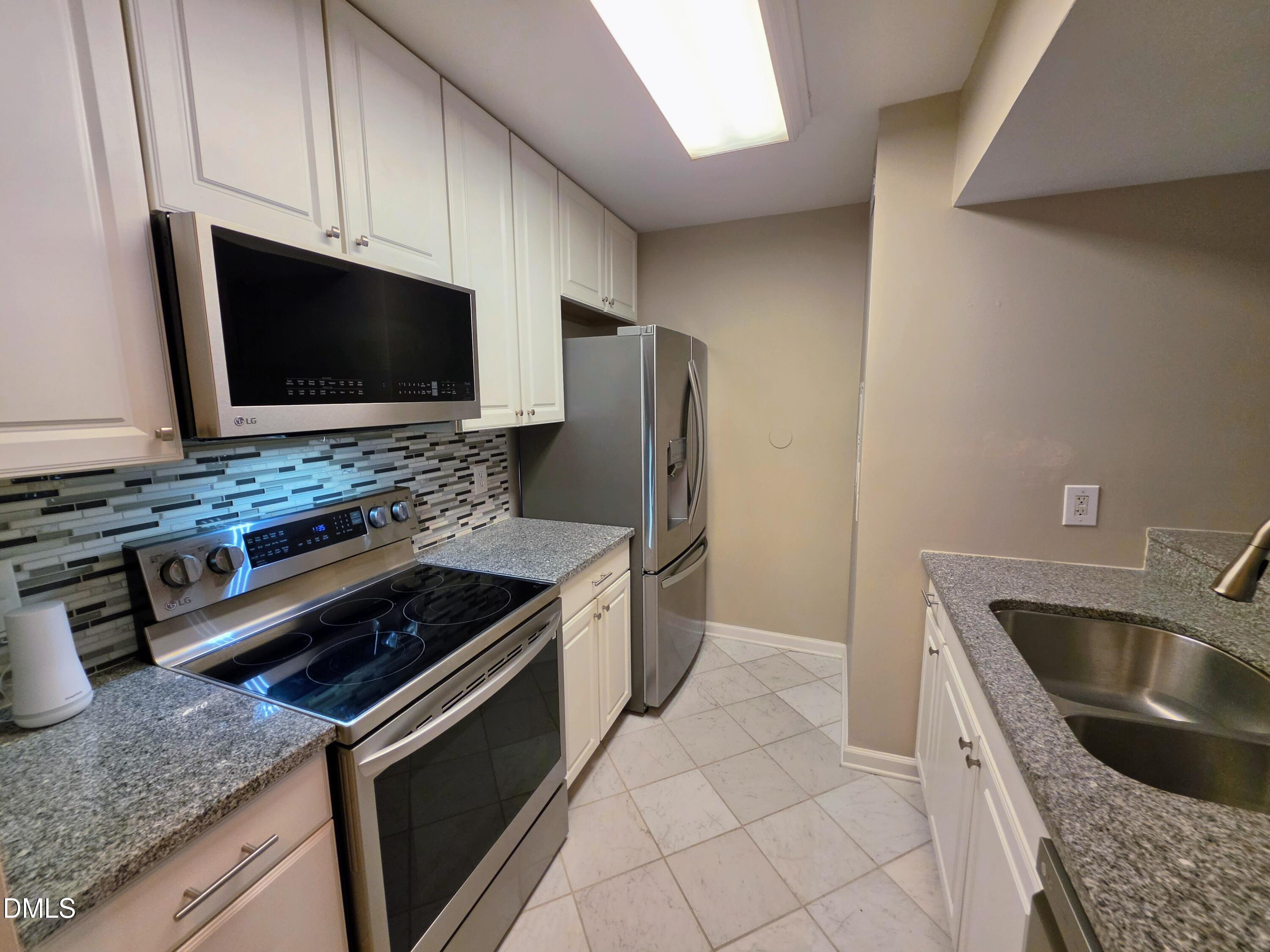 3803 Chimney Ridge Place Apt 004 Property Photo 6