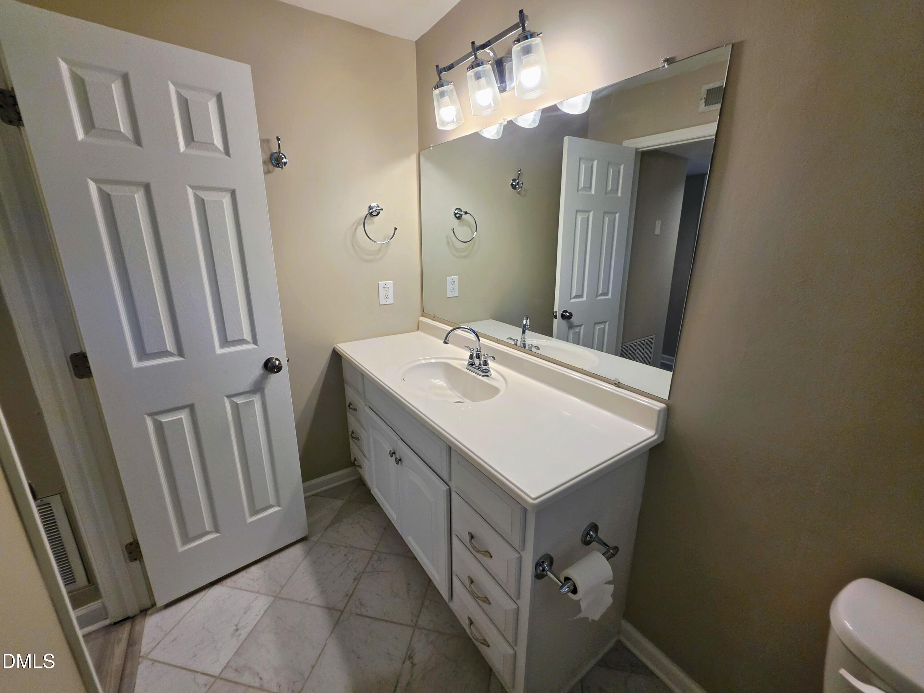3803 Chimney Ridge Place Apt 004 Property Photo 10
