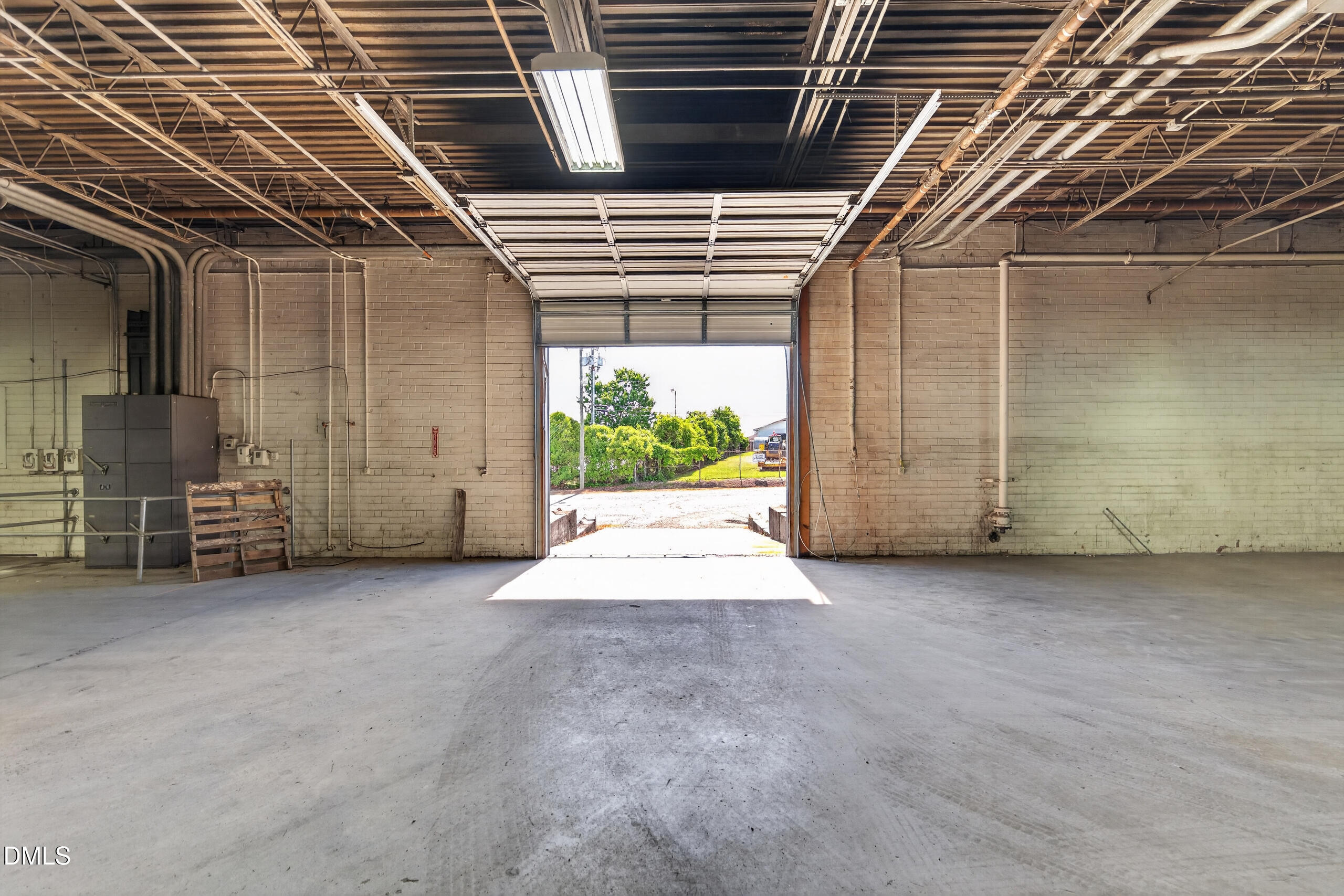 410 E Interstate Service Road Property Photo 8