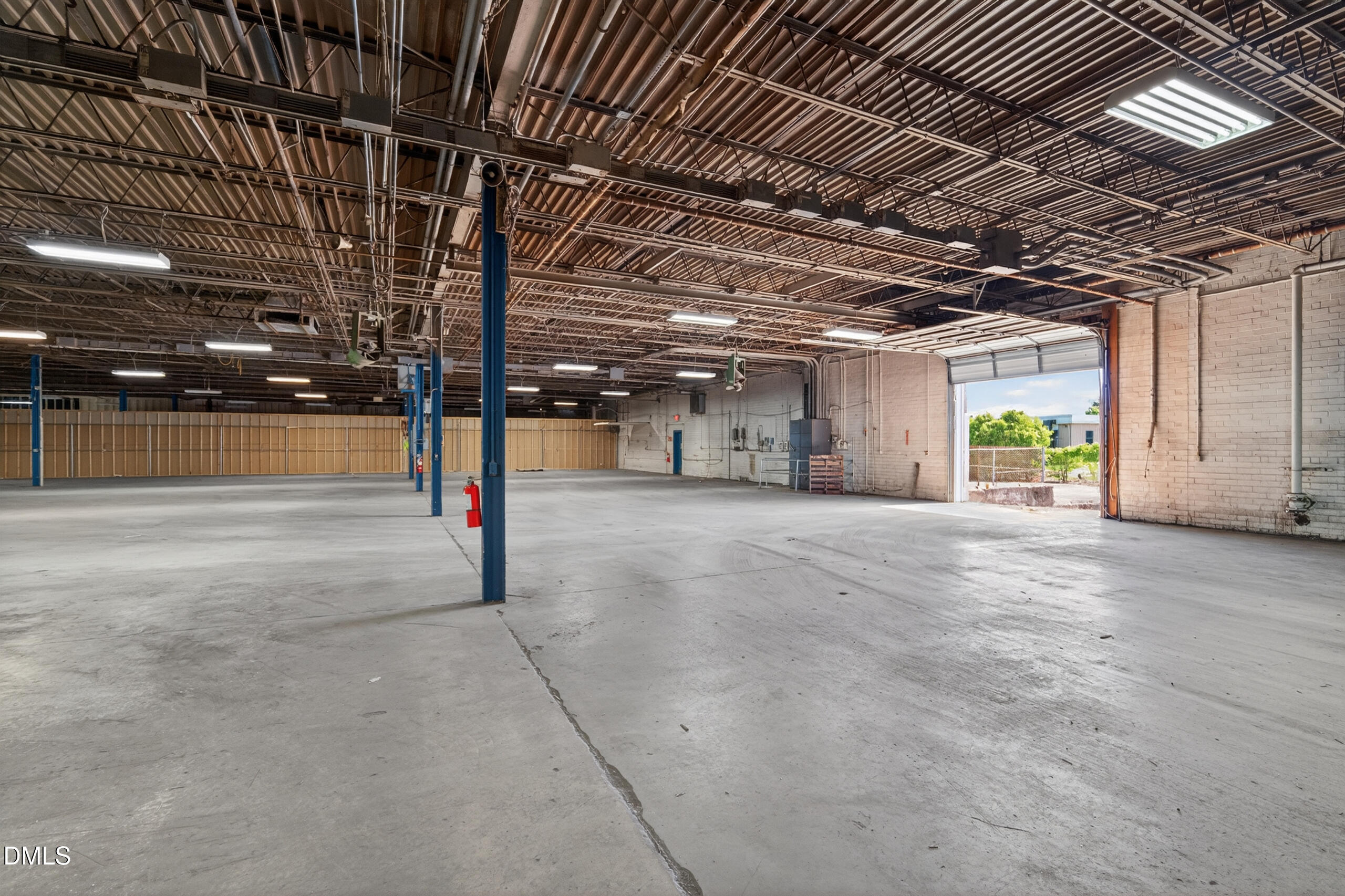 410 E Interstate Service Road Property Photo 9