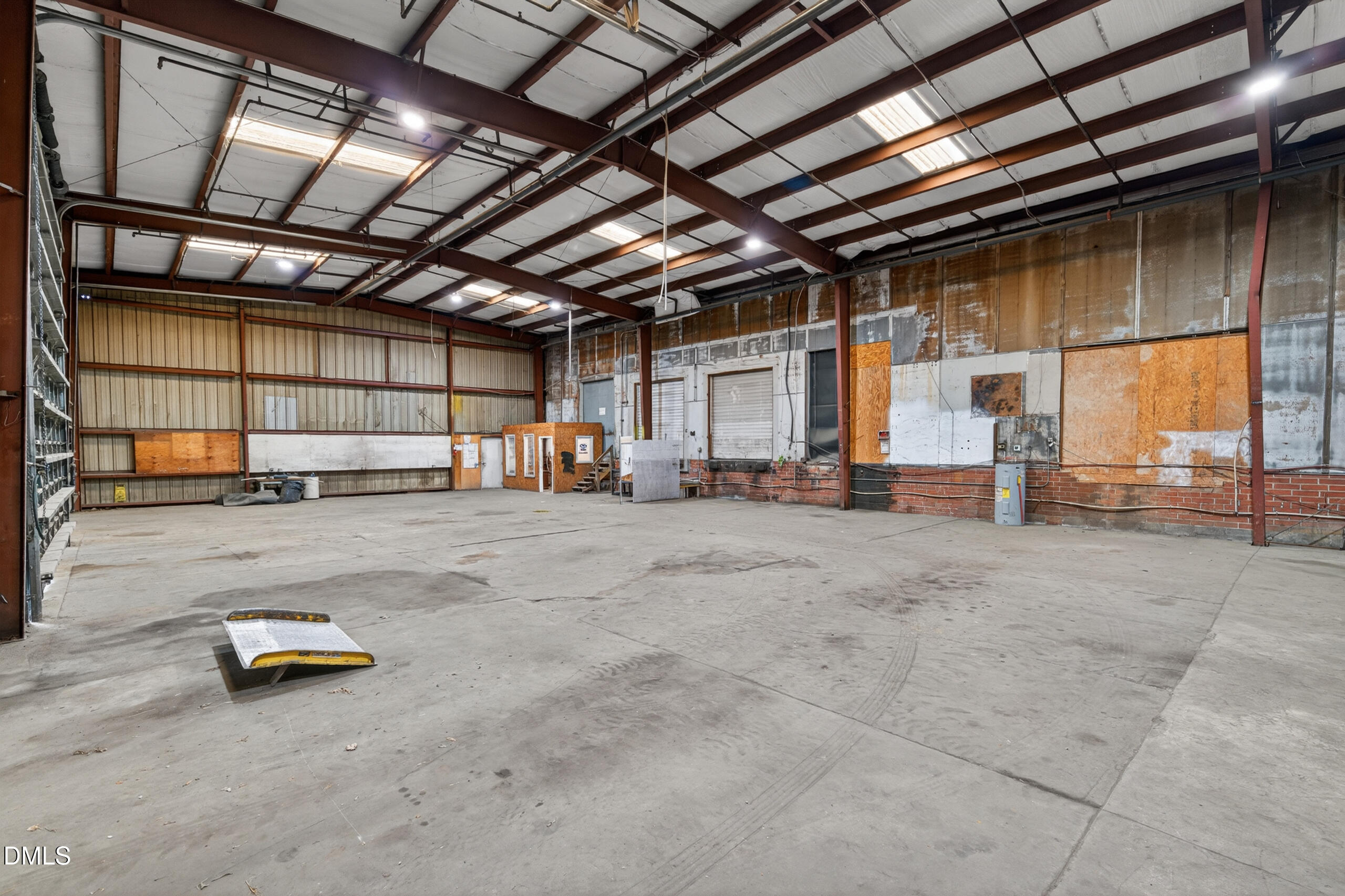 410 E Interstate Service Road Property Photo 20