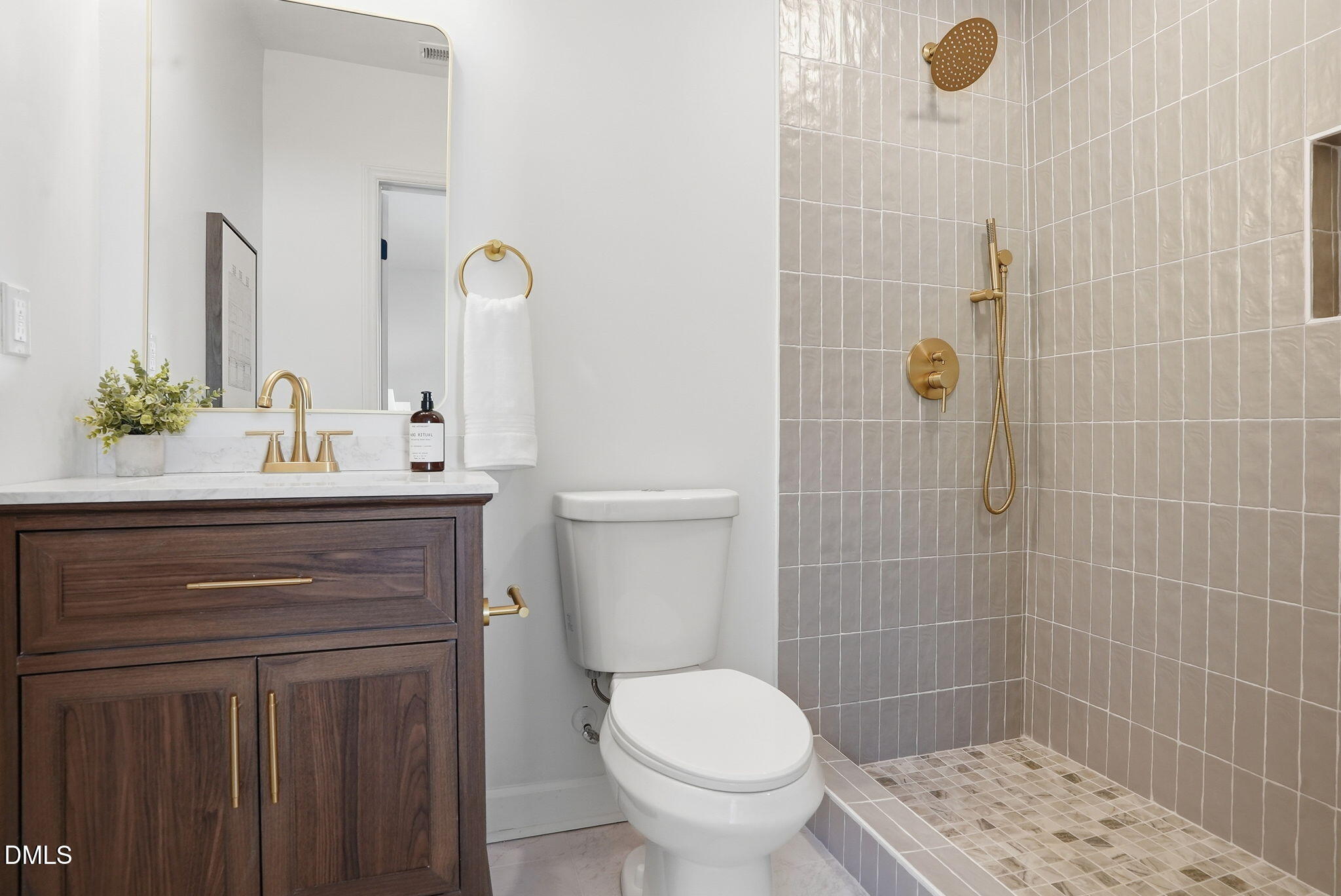 118 Davidson Avenue Property Photo 43