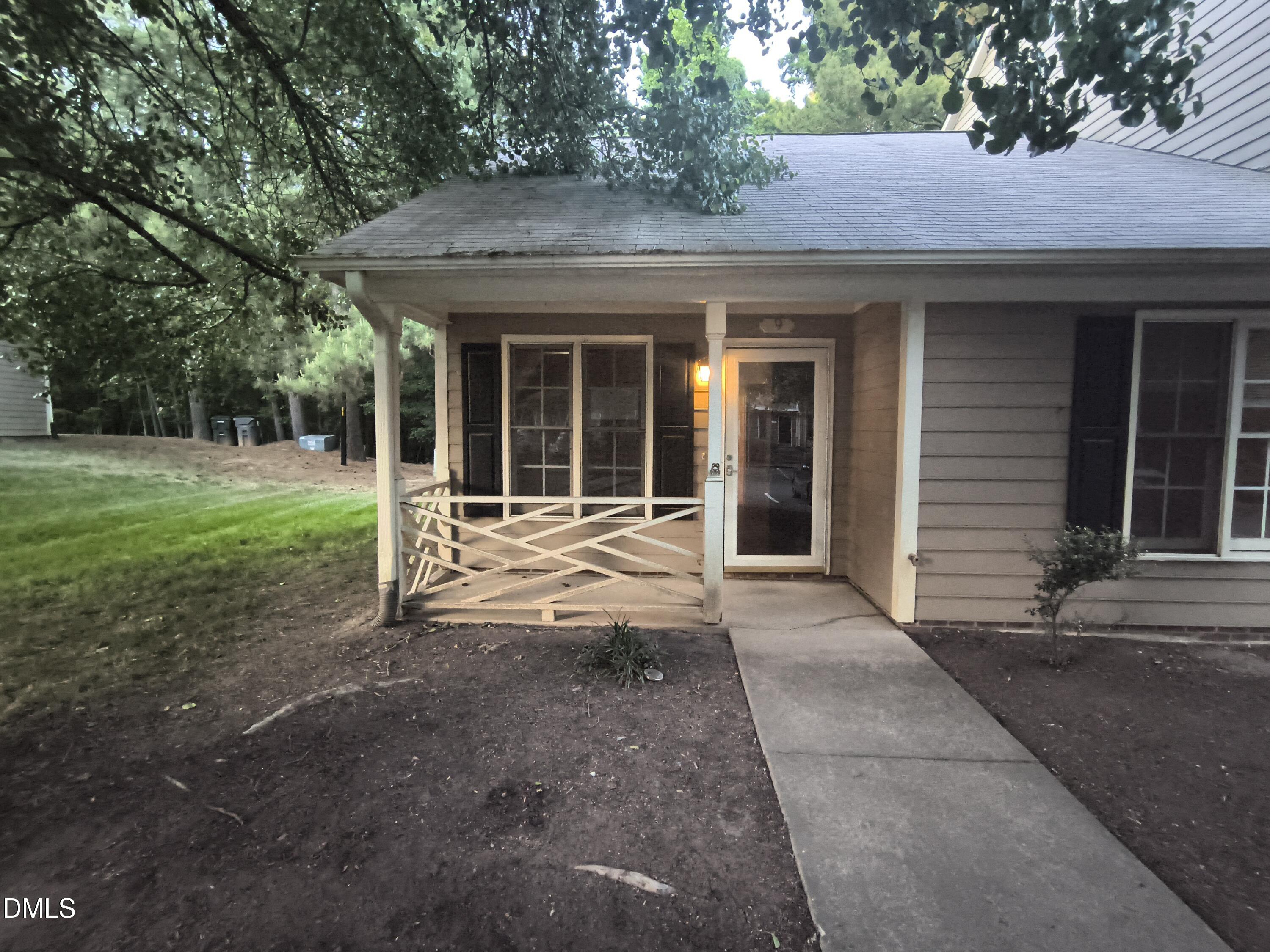 9 Crystal Oaks Court Property Photo 3