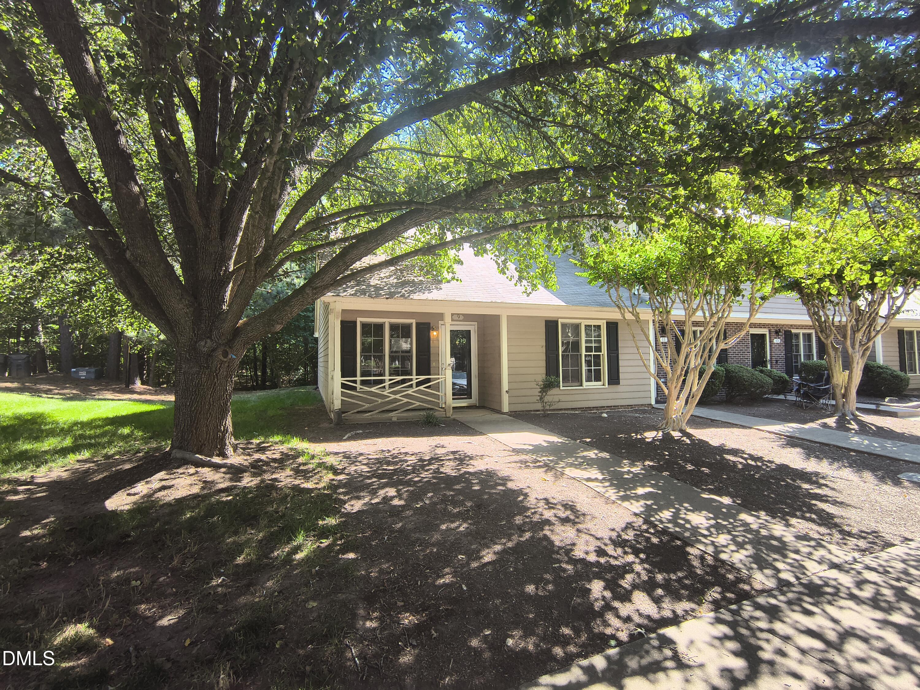 9 Crystal Oaks Court Property Photo 4