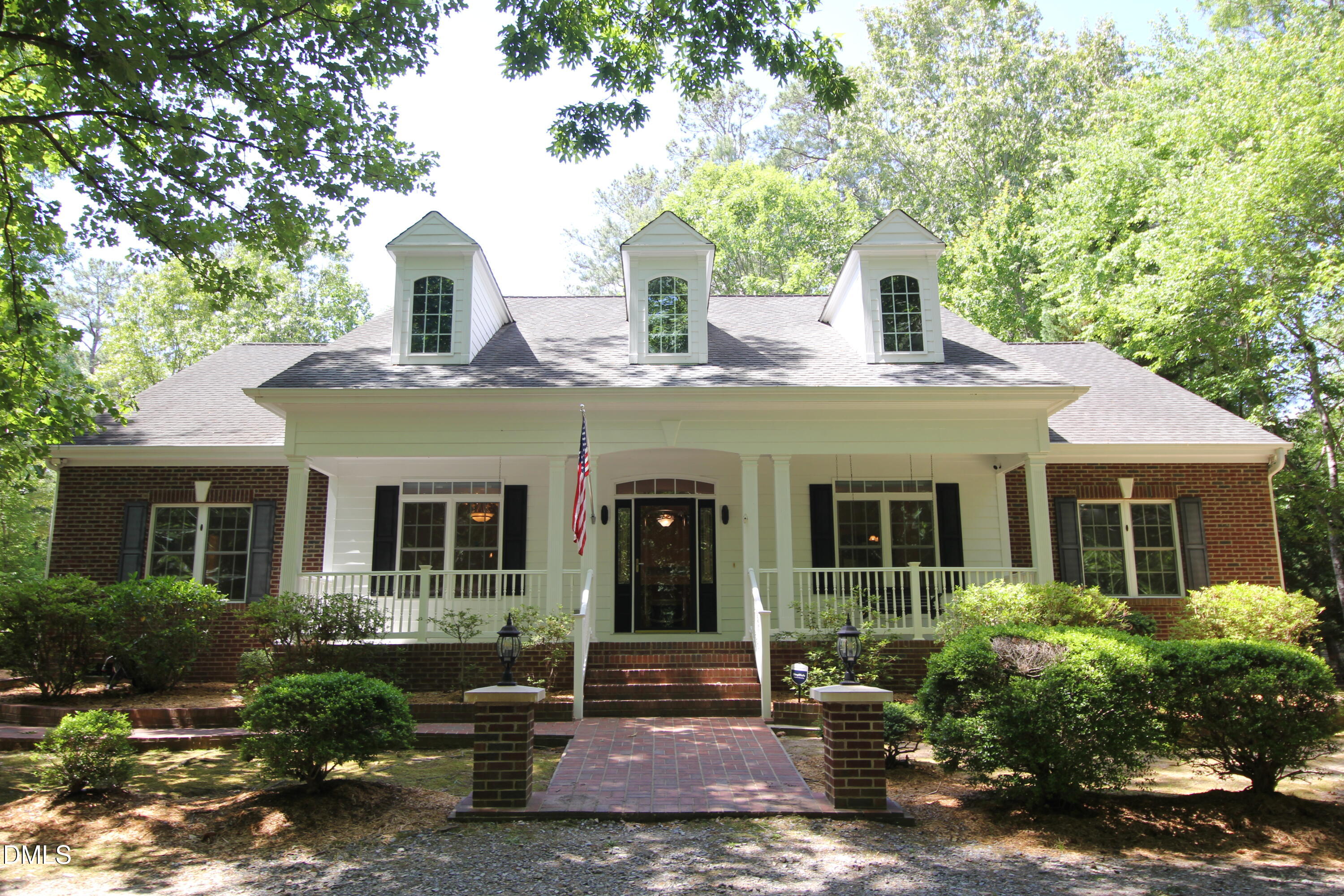 1102 Falling Stream Property Photo 1