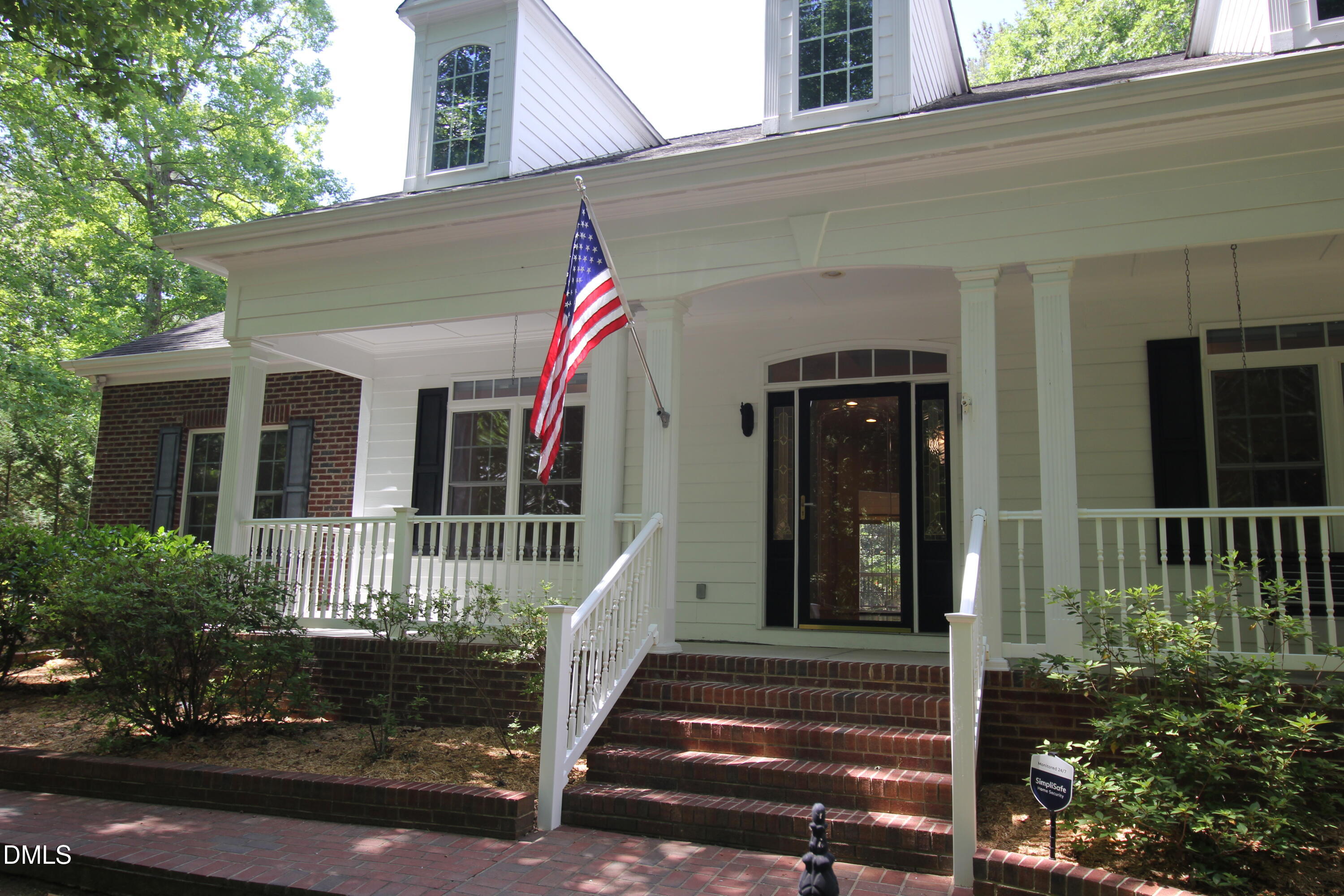 1102 Falling Stream Property Photo 2