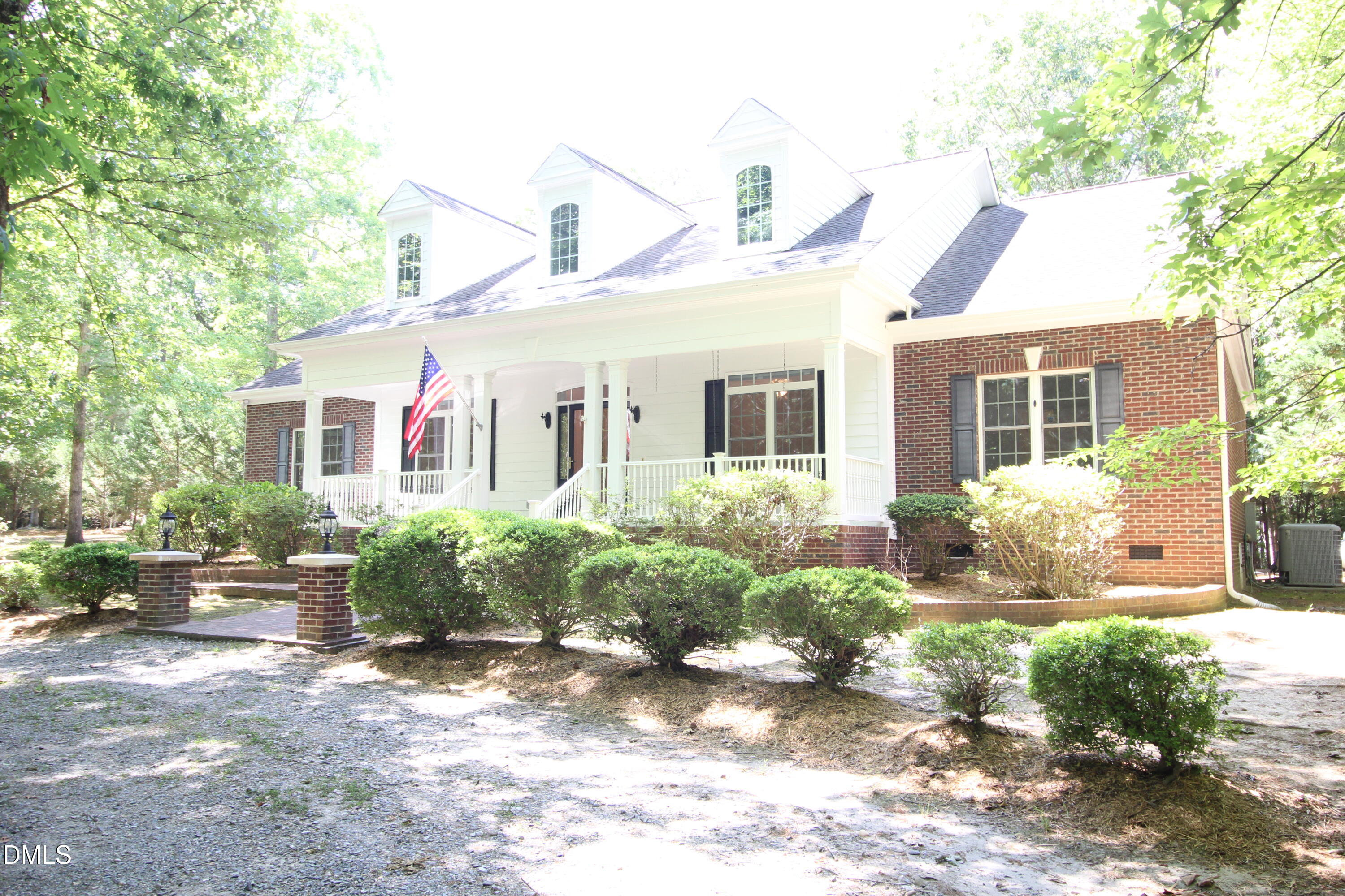 1102 Falling Stream Property Photo 3