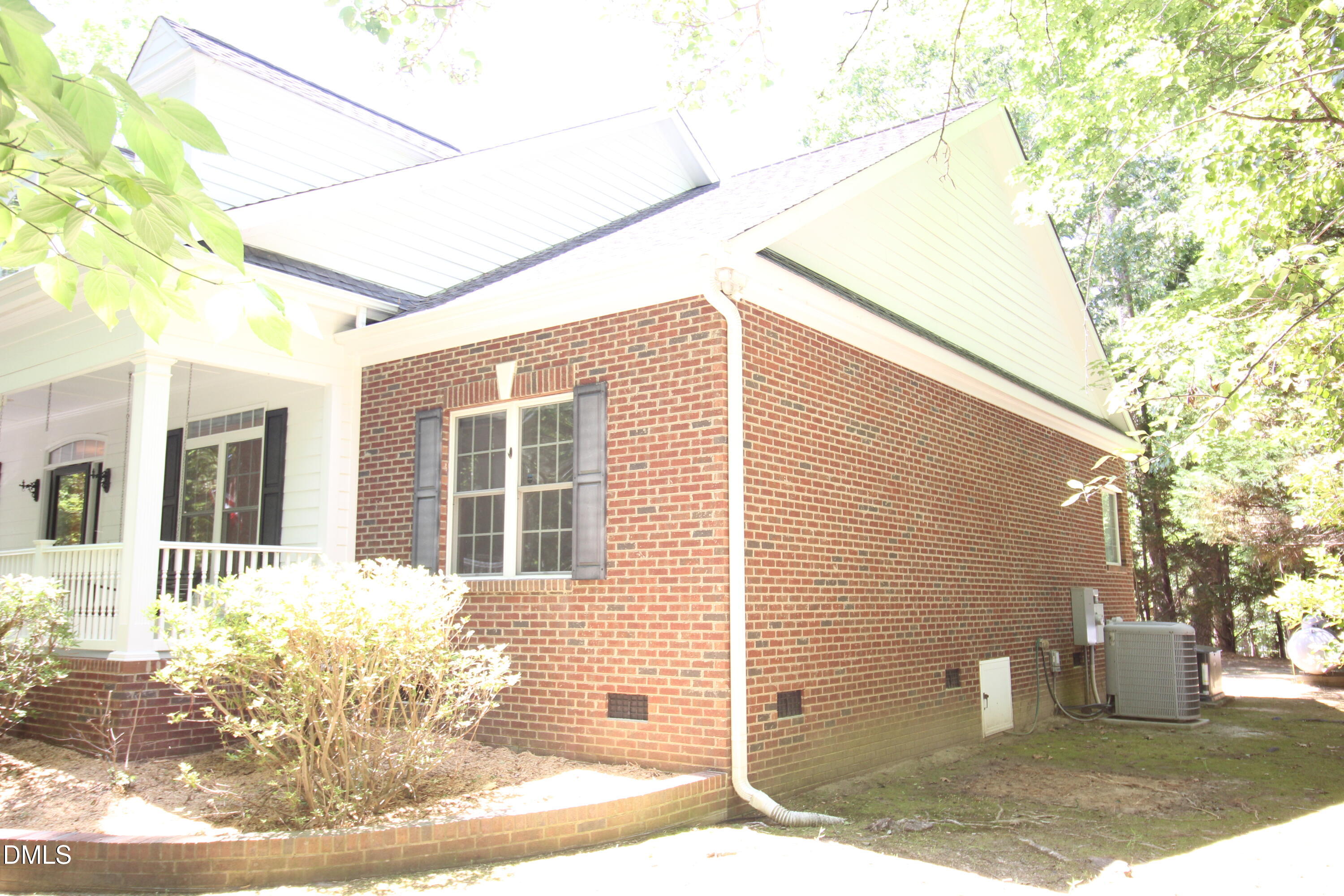 1102 Falling Stream Property Photo 4