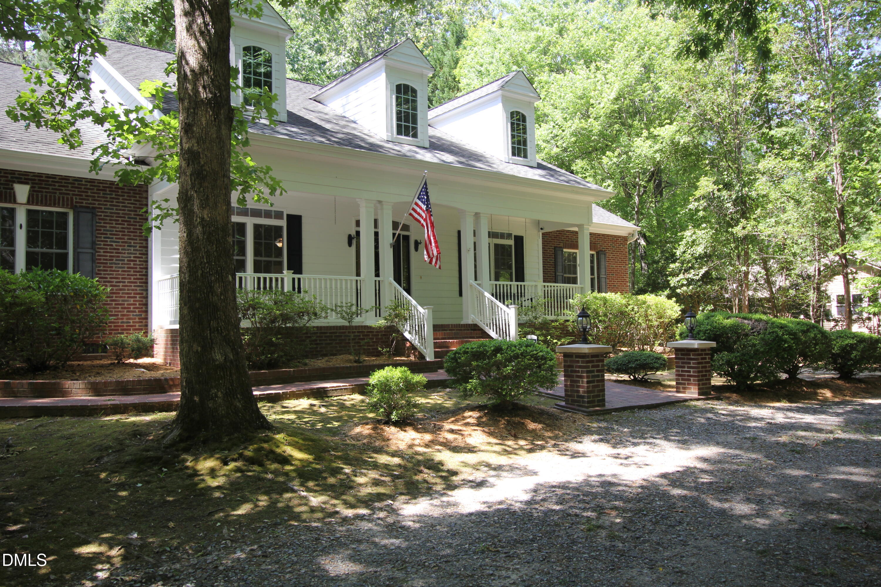 1102 Falling Stream Property Photo 10