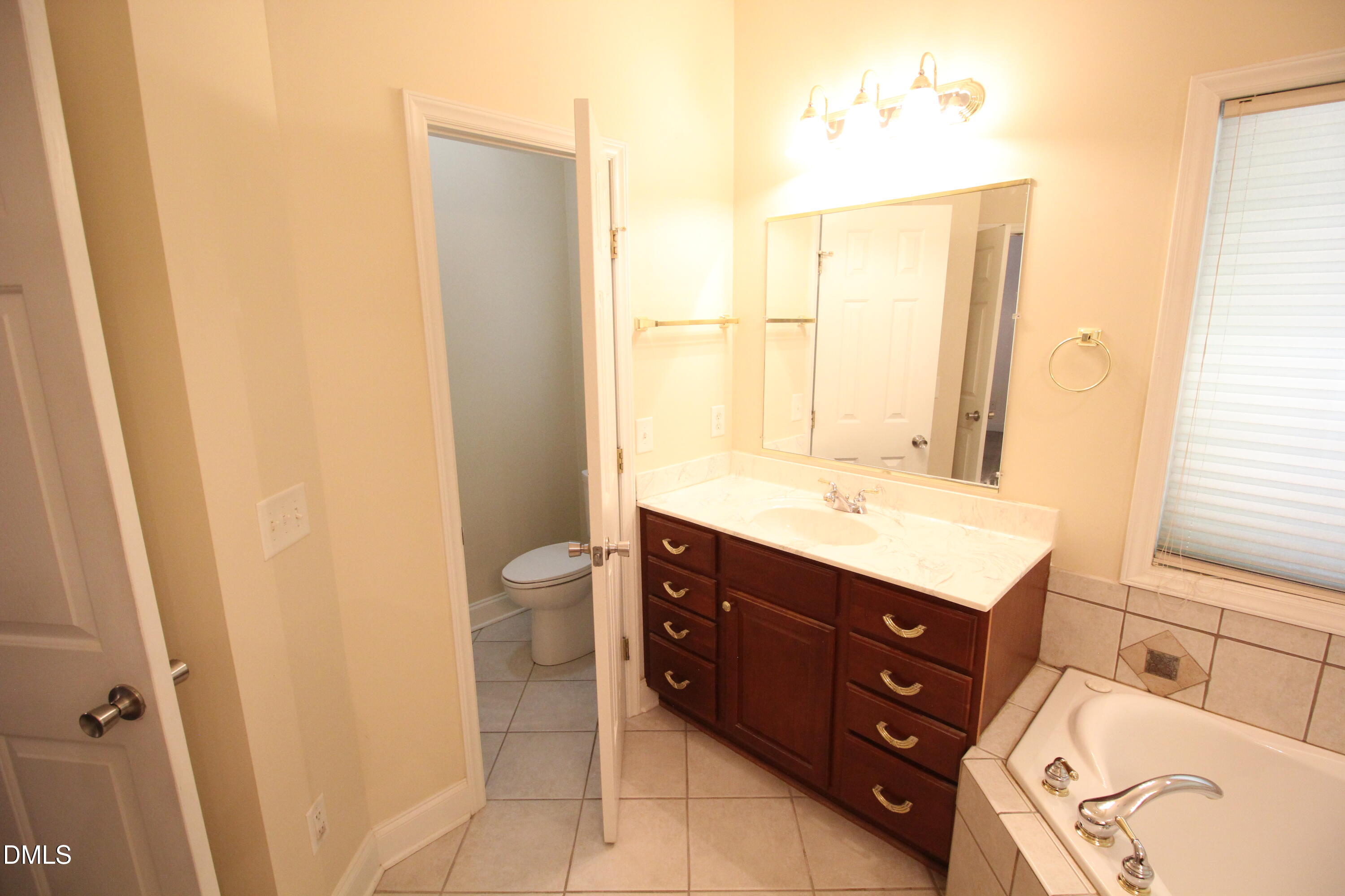 1102 Falling Stream Property Photo 47