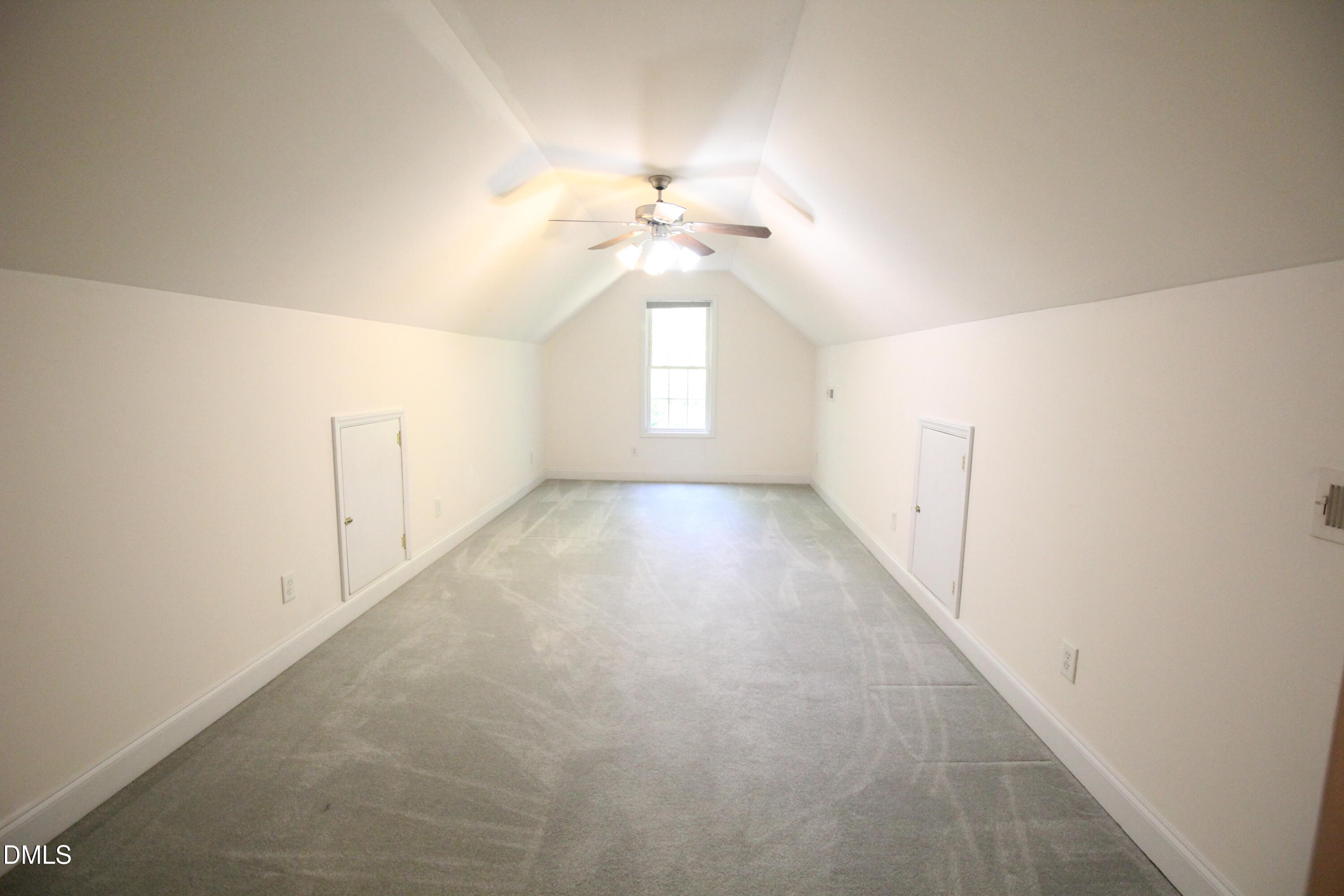 1102 Falling Stream Property Photo 52