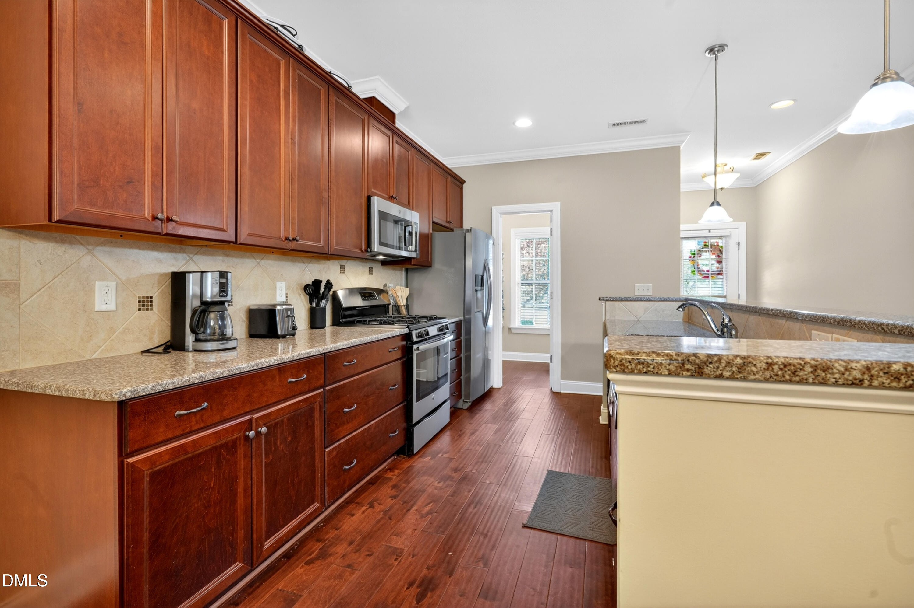 1061 Monmouth Loop Property Photo 6