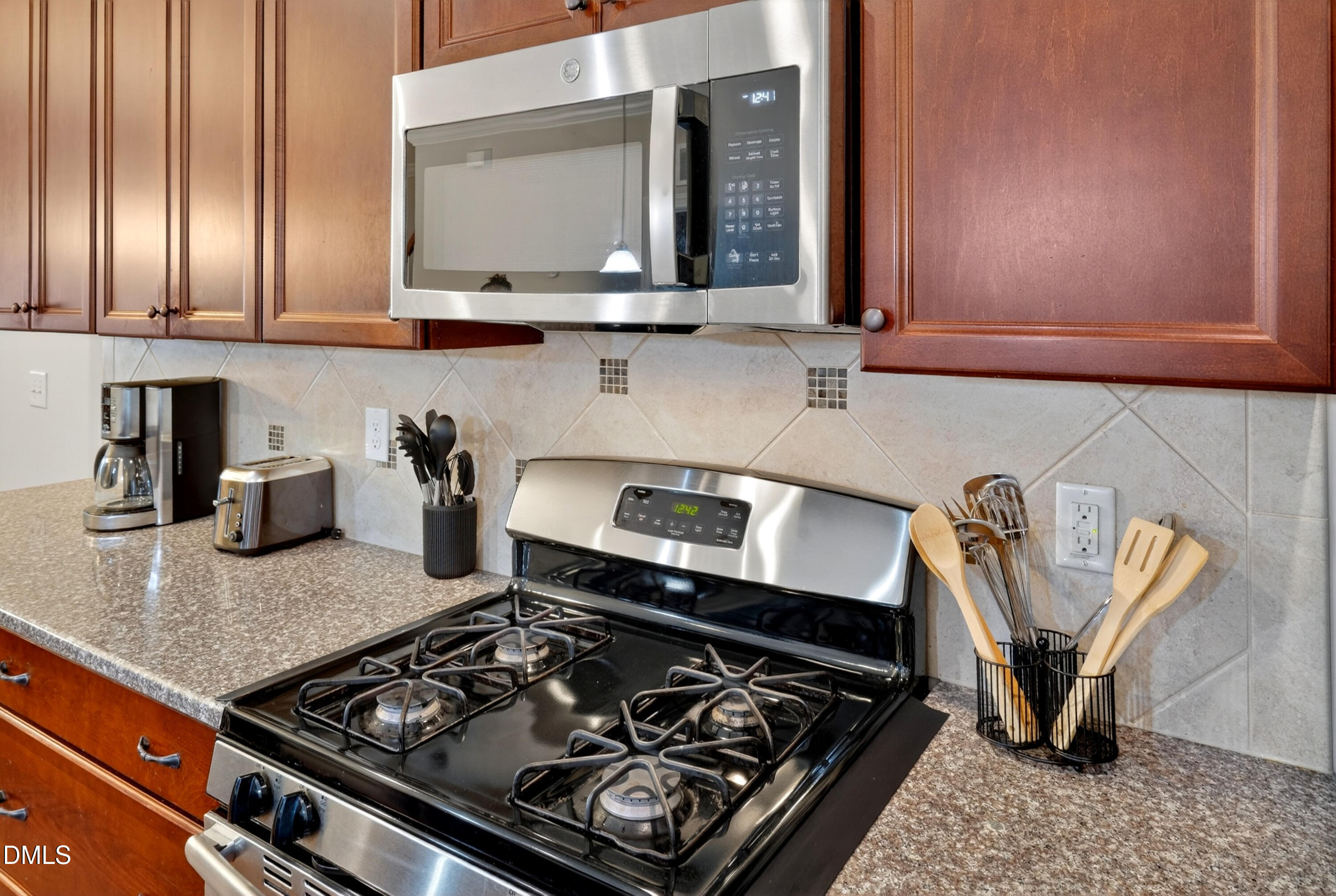 1061 Monmouth Loop Property Photo 7