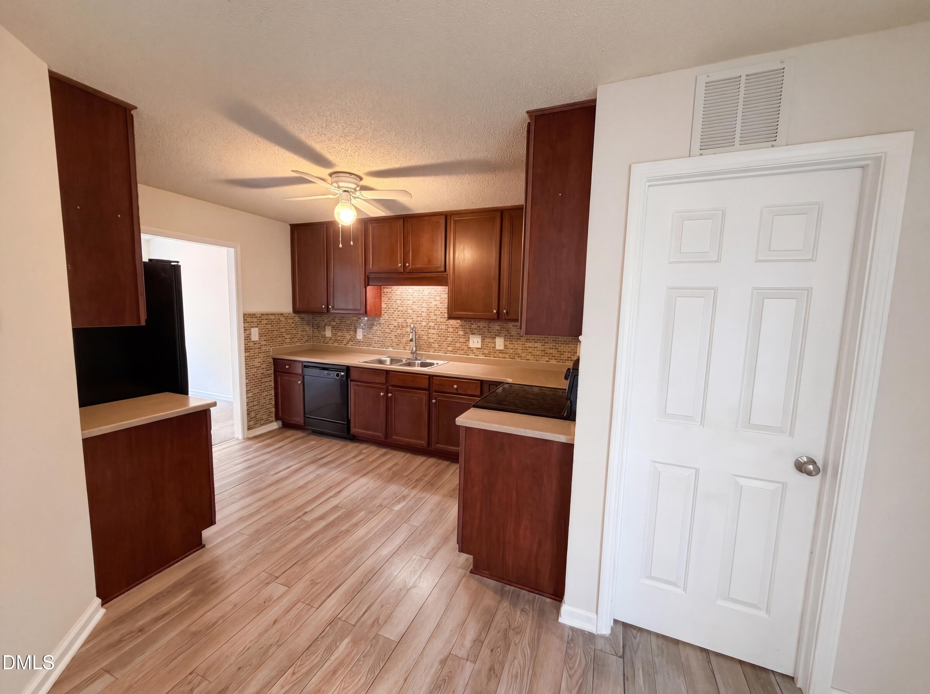 470 Kinsman Court Property Photo 7