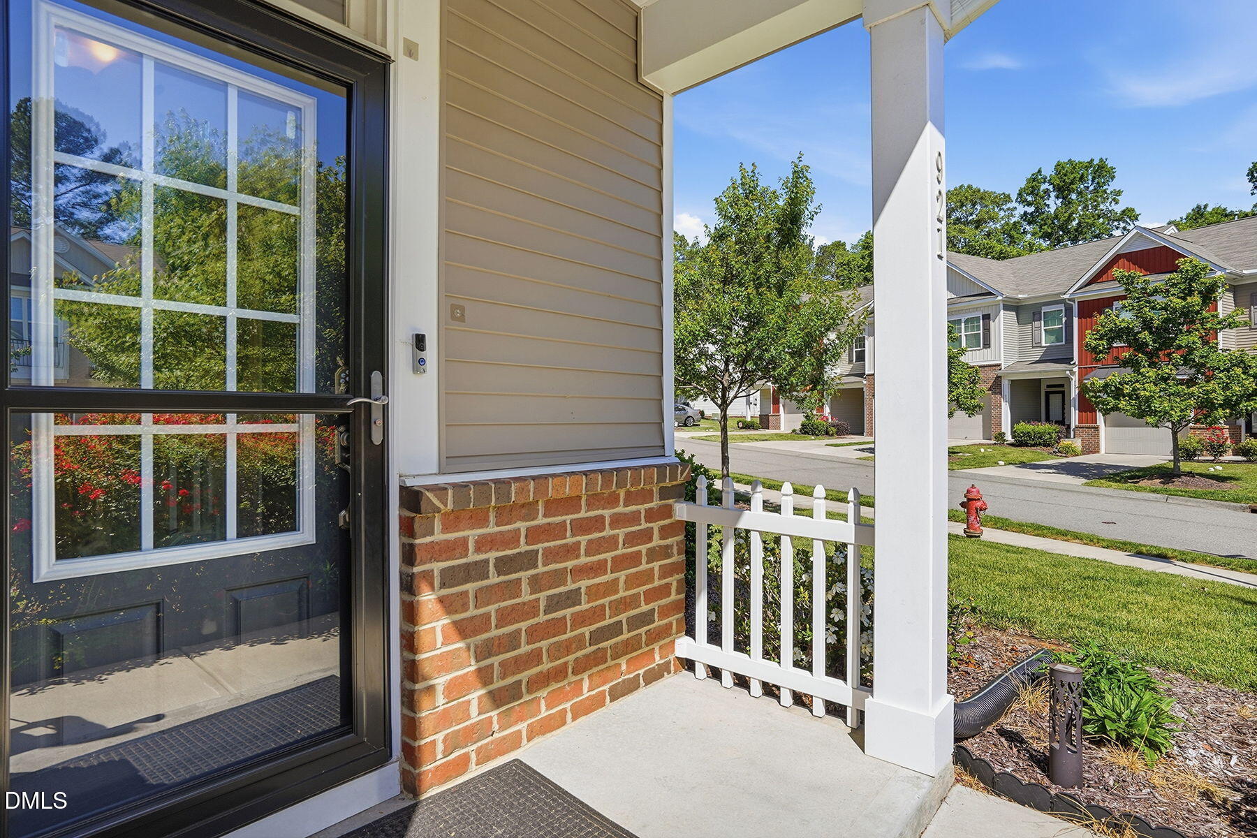 921 Saratoga Drive Property Photo 3