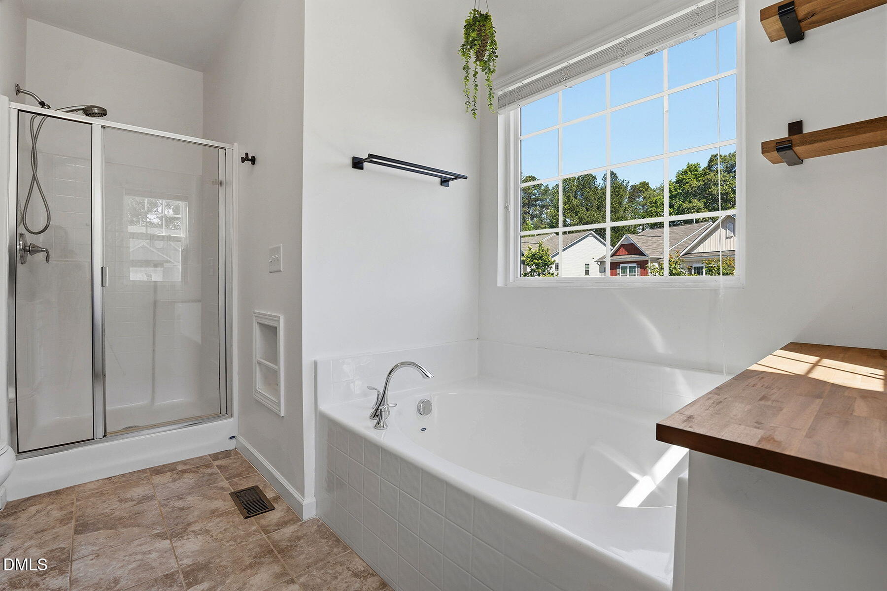 921 Saratoga Drive Property Photo 18