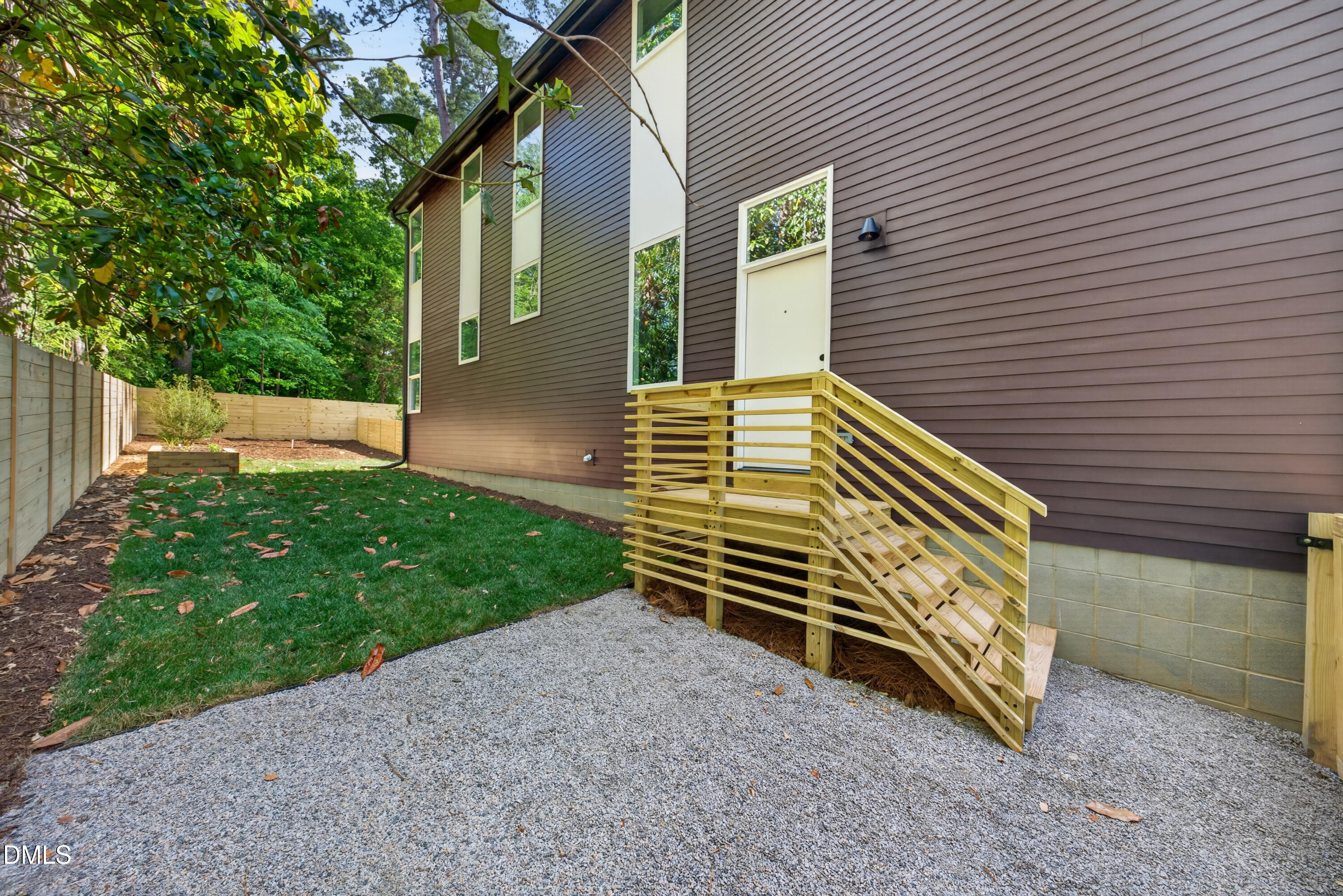 1905 Wagoner Street Property Photo 5