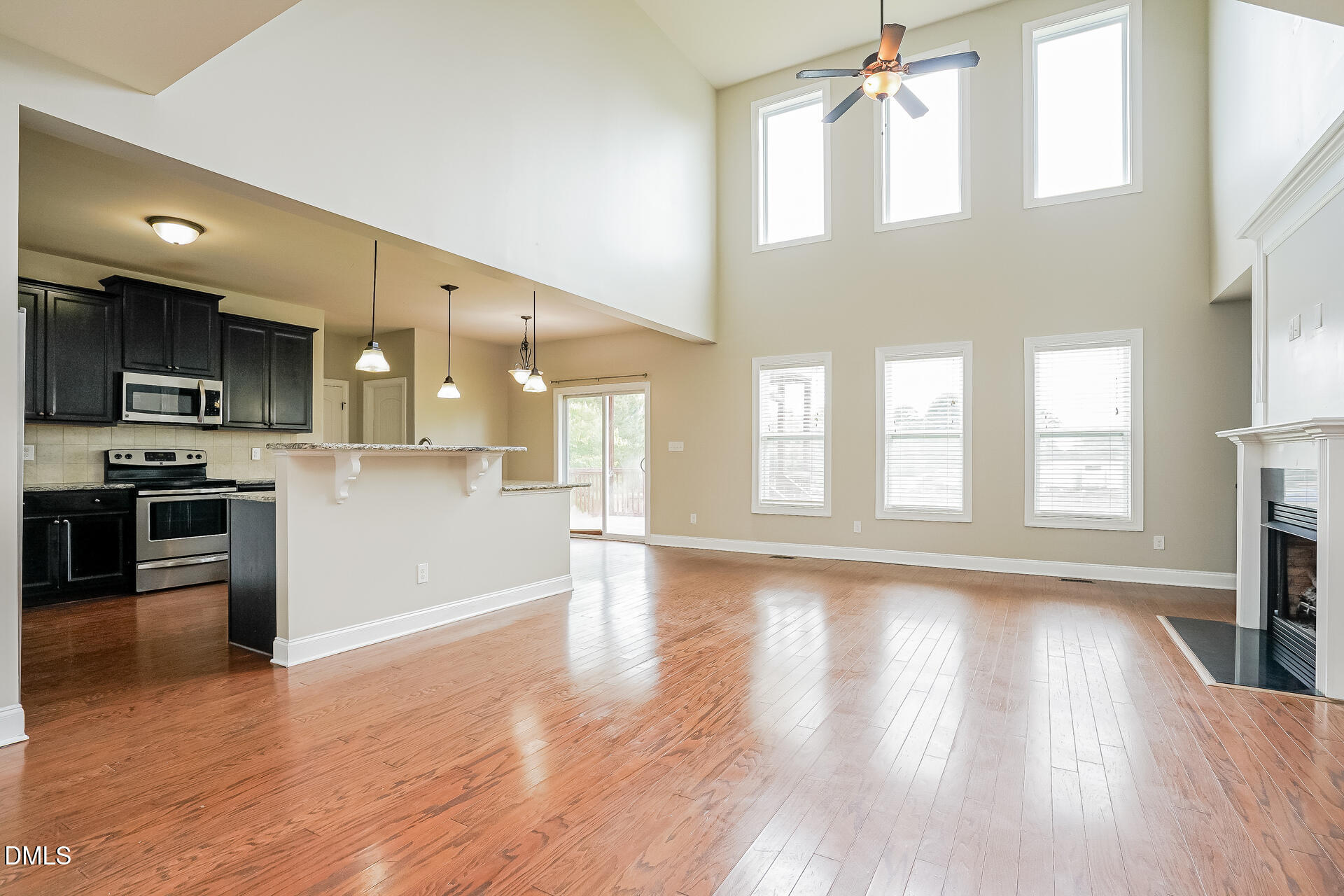 650 Winding Oak Way Property Photo 3
