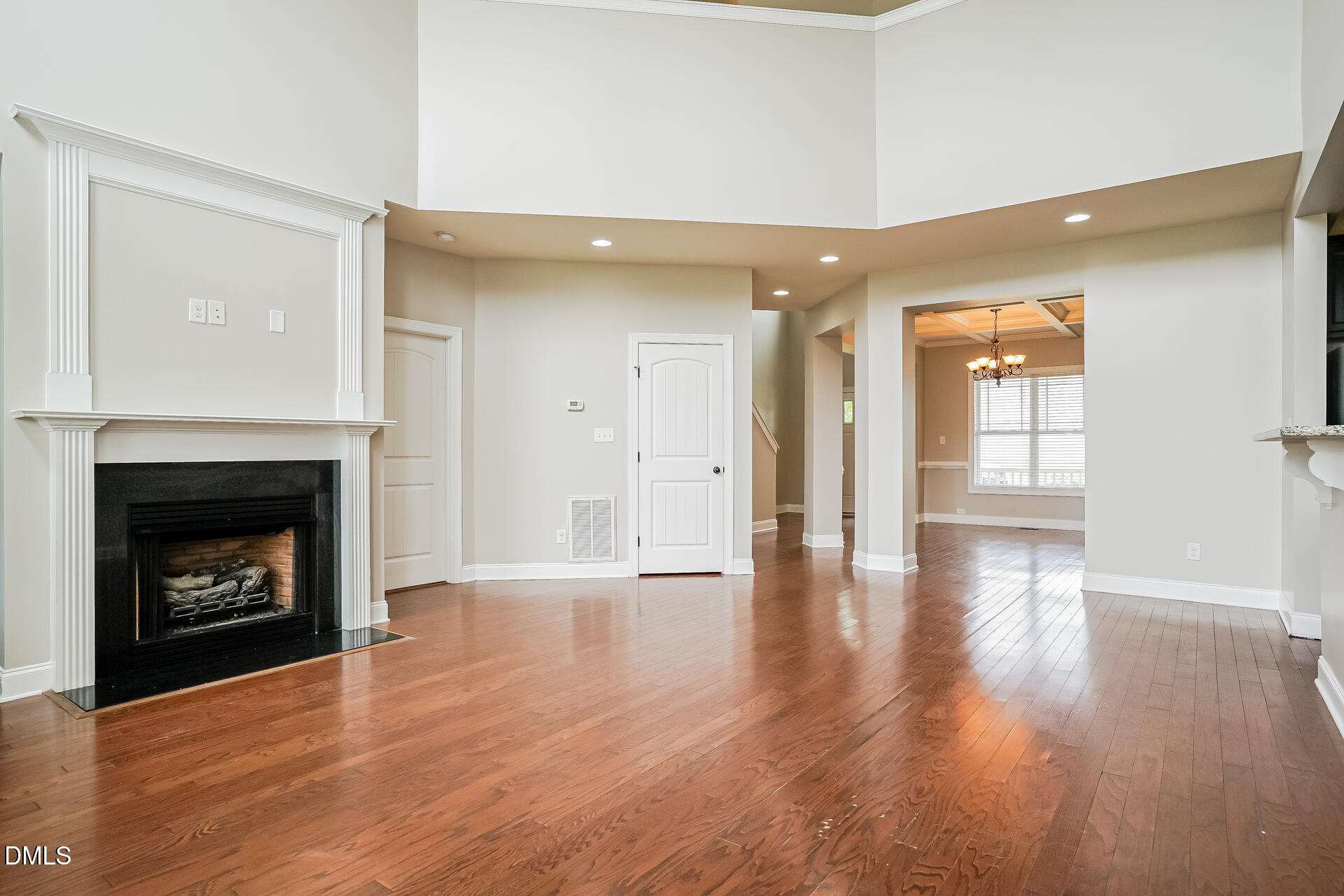 650 Winding Oak Way Property Photo 4