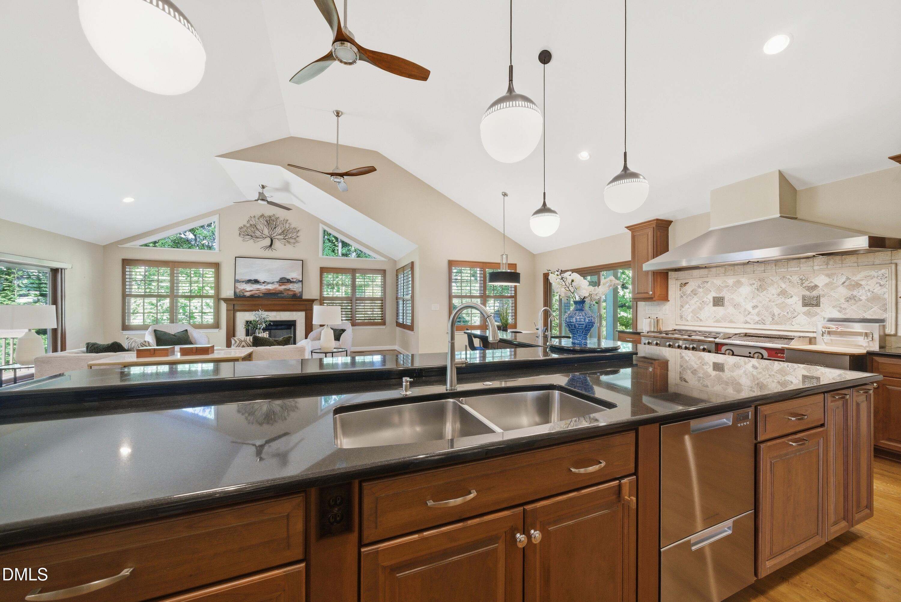 3812 Somerset Drive Property Photo 18