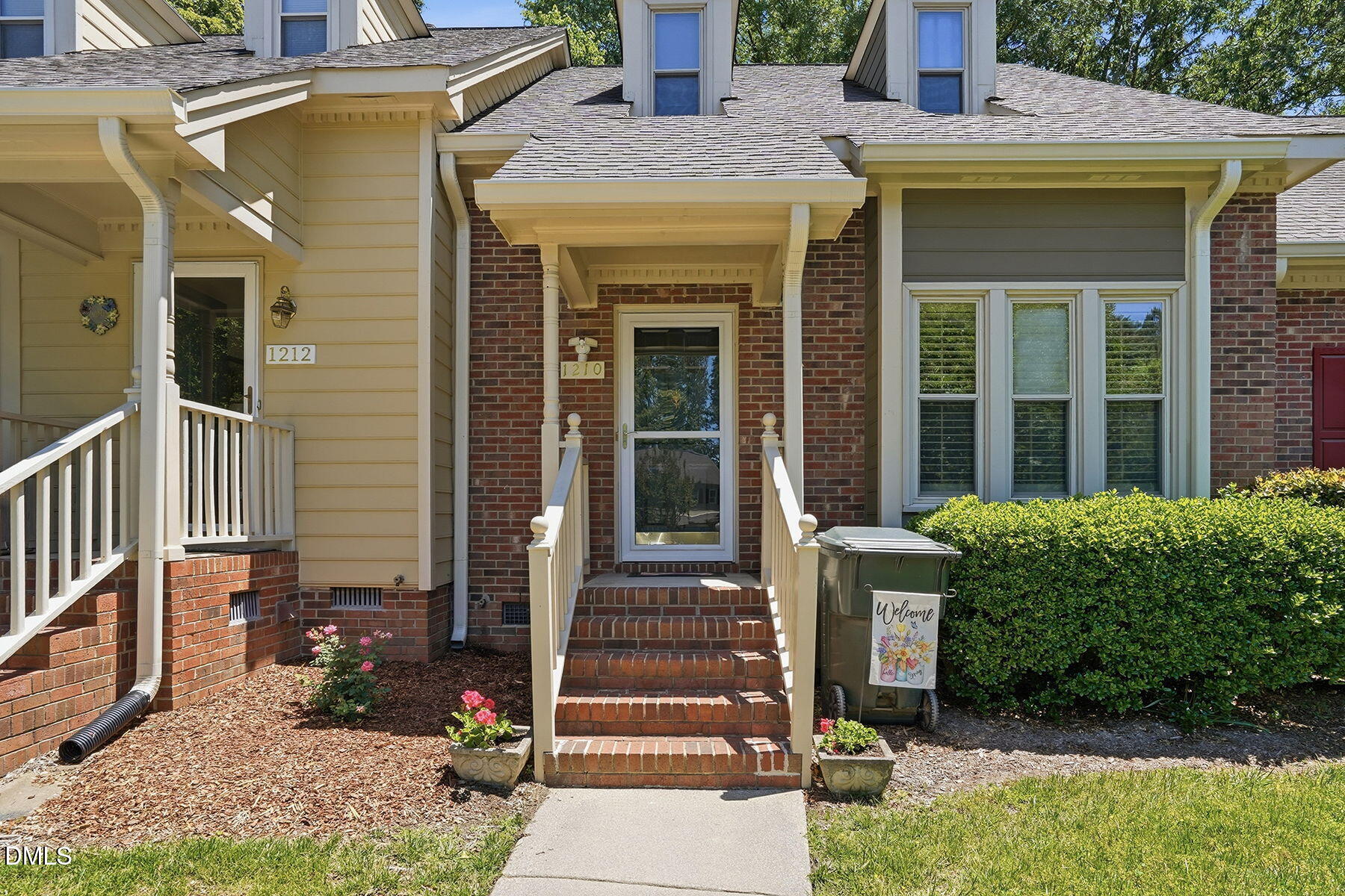 1210 Shadowbark Court Property Photo 4