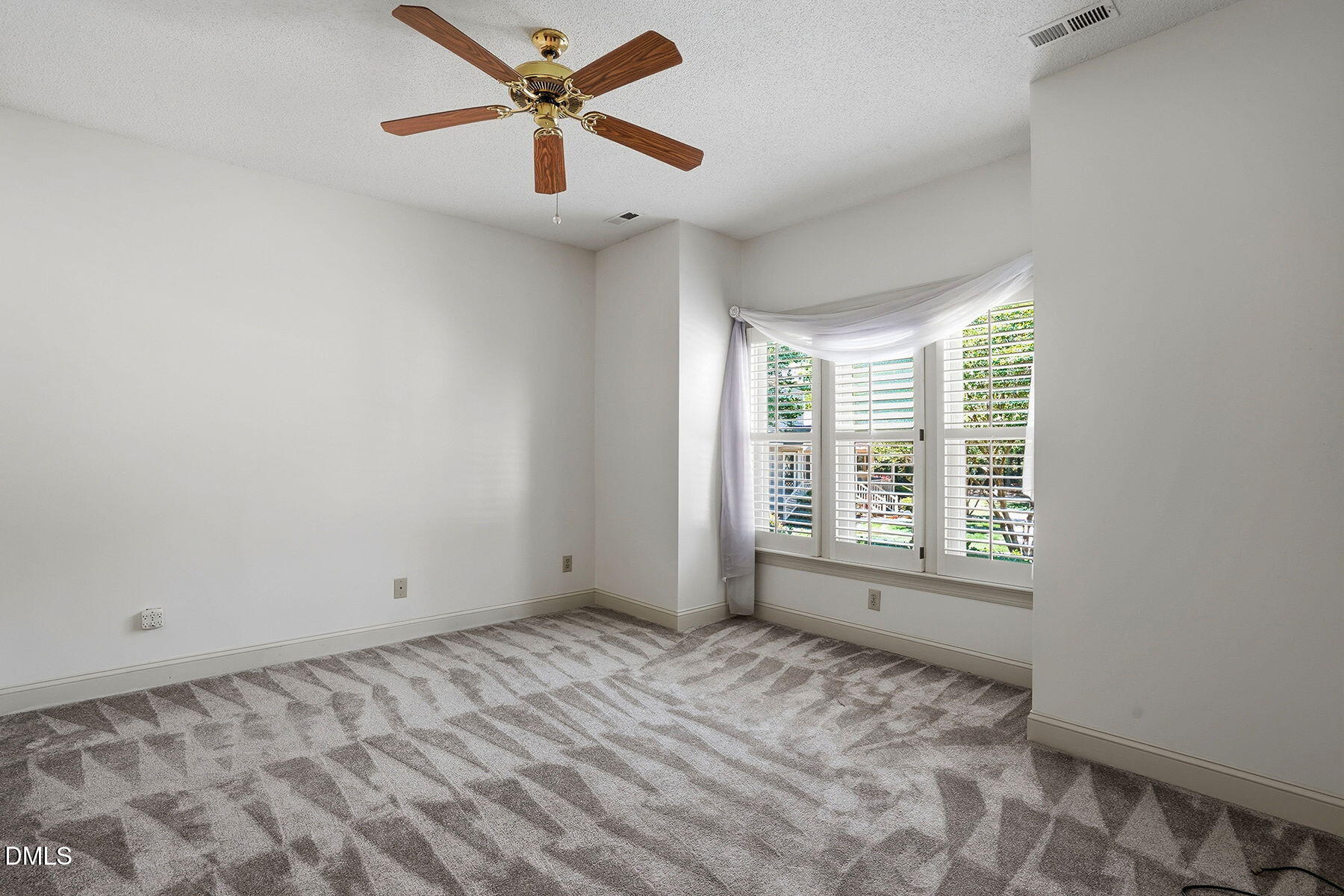 1210 Shadowbark Court Property Photo 6