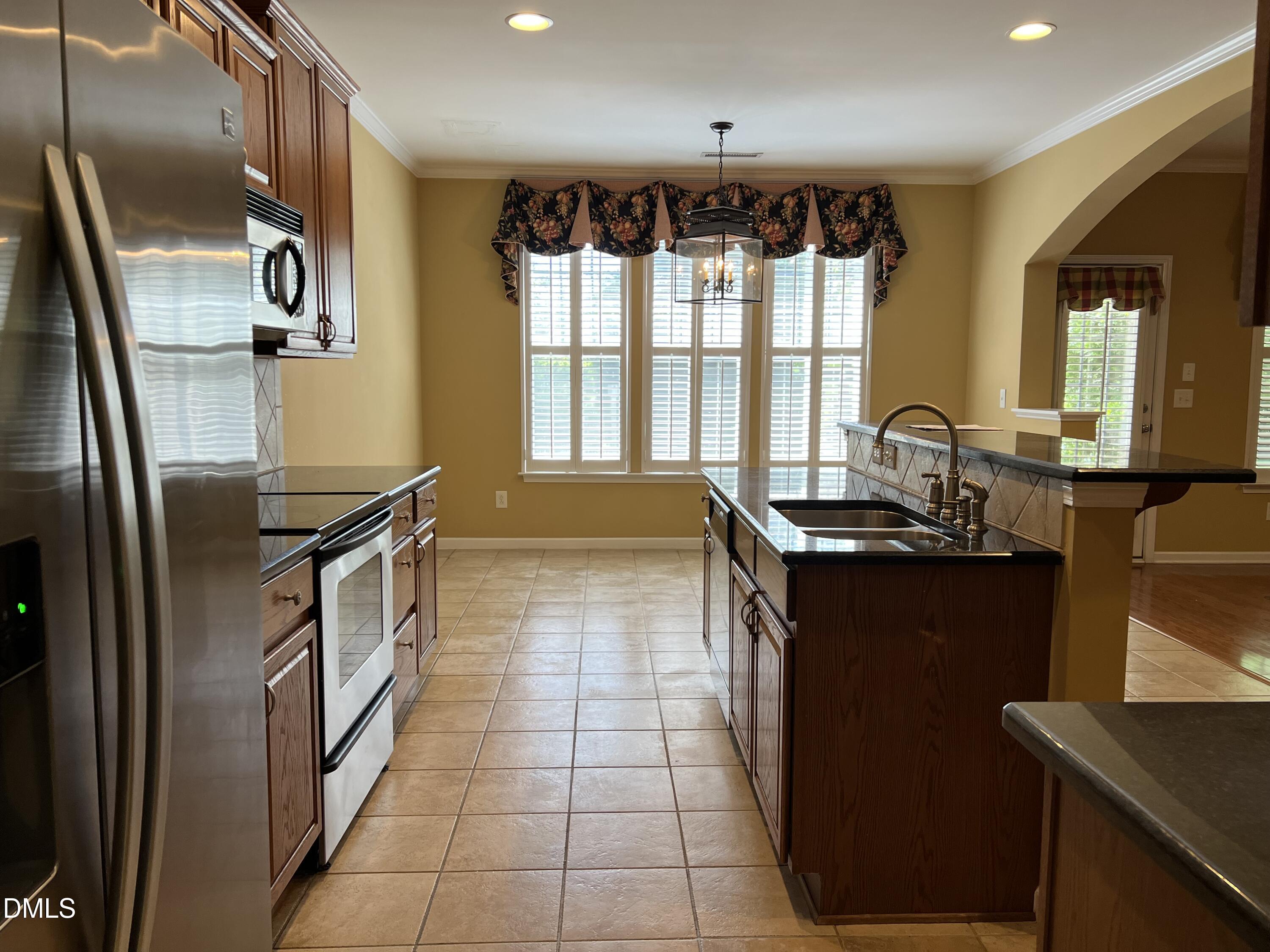 204 Royal Tower Way Property Photo 12
