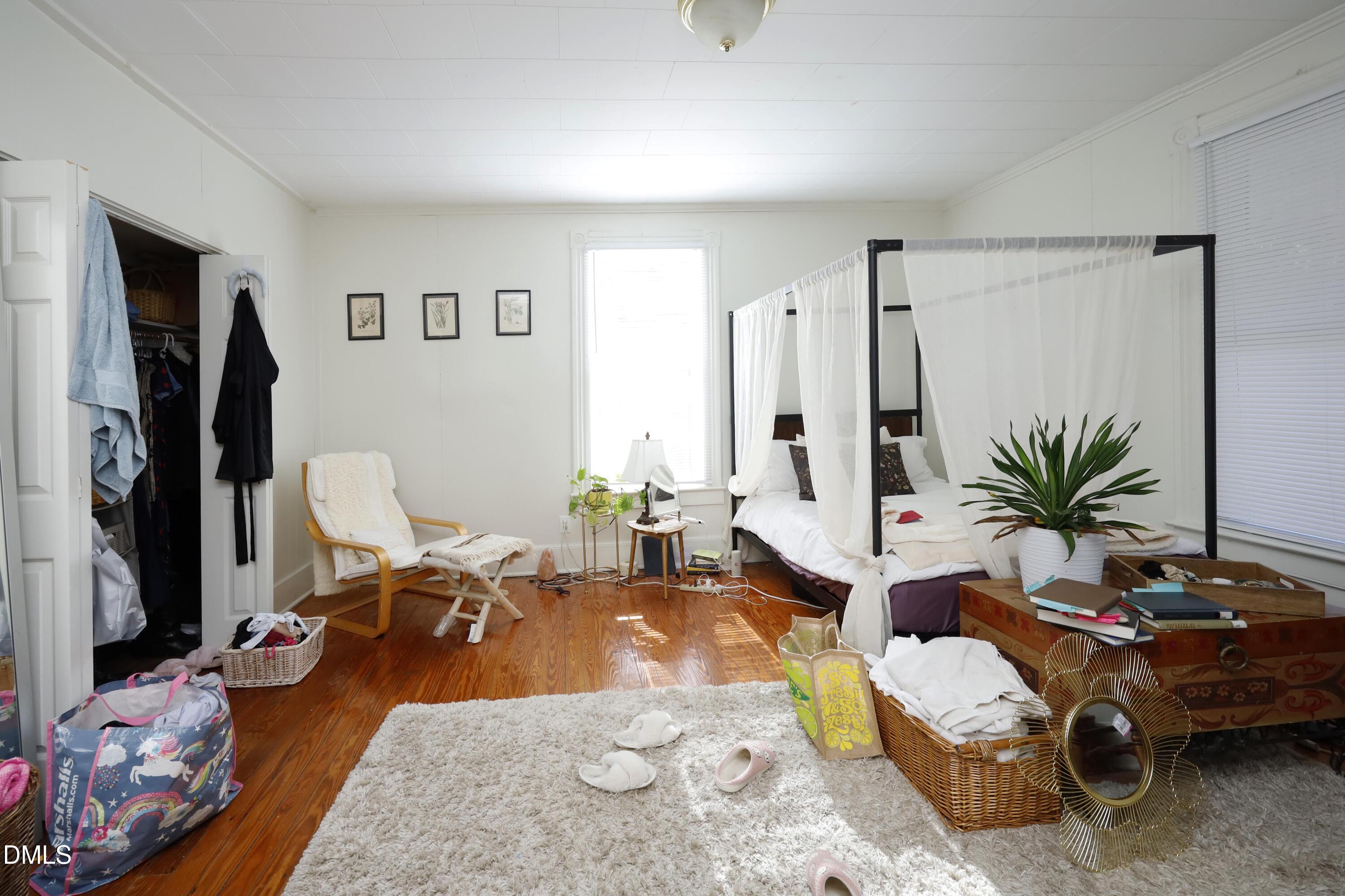 822 Clarendon Street Property Photo 7