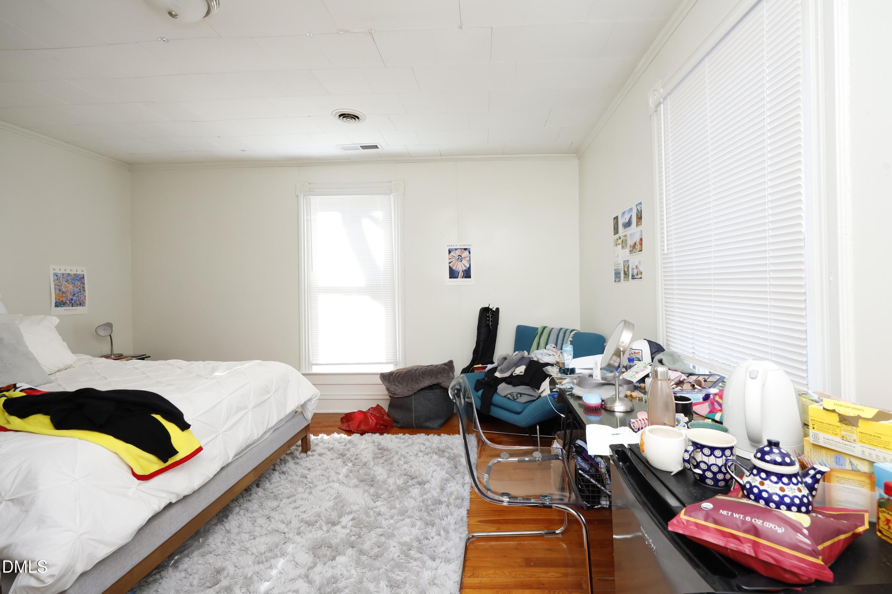 822 Clarendon Street Property Photo 8