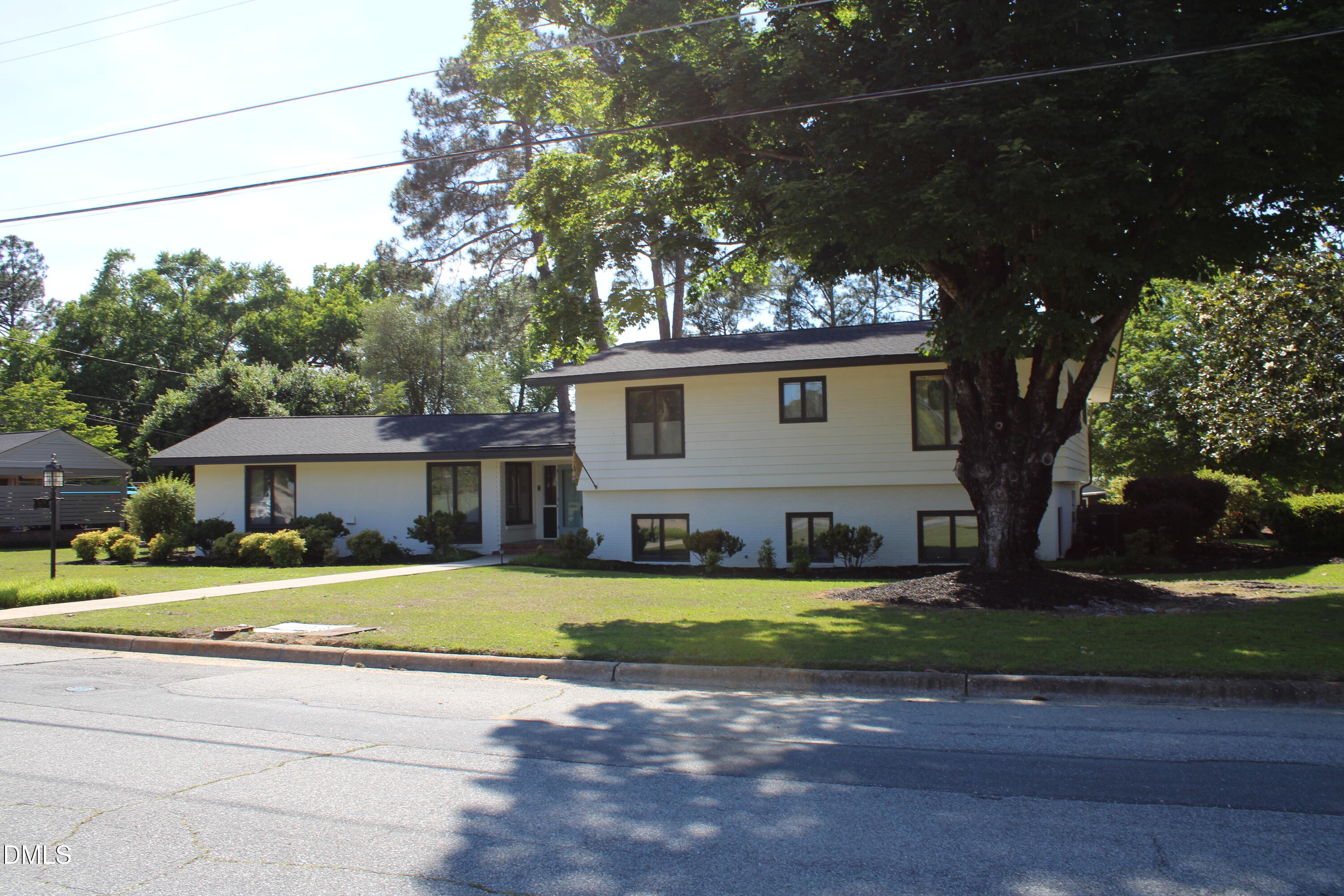 1607 Lakeshore Drive Property Photo 2