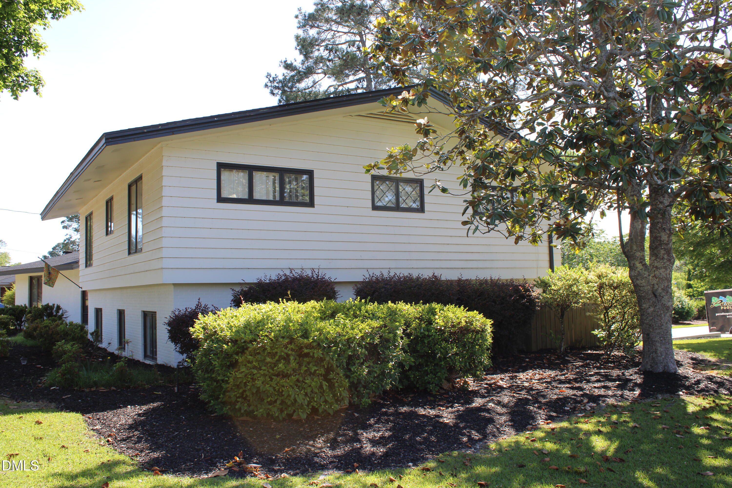 1607 Lakeshore Drive Property Photo 3