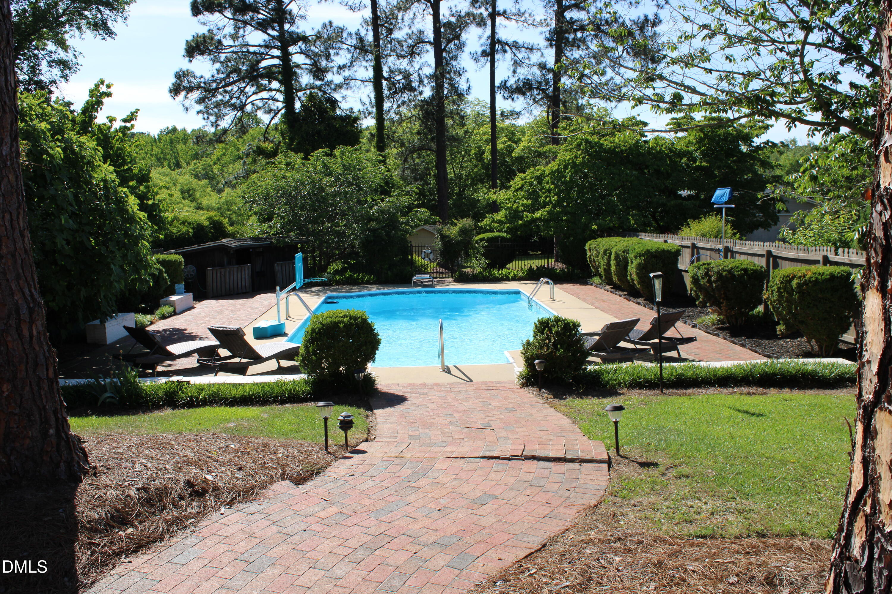 1607 Lakeshore Drive Property Photo 8