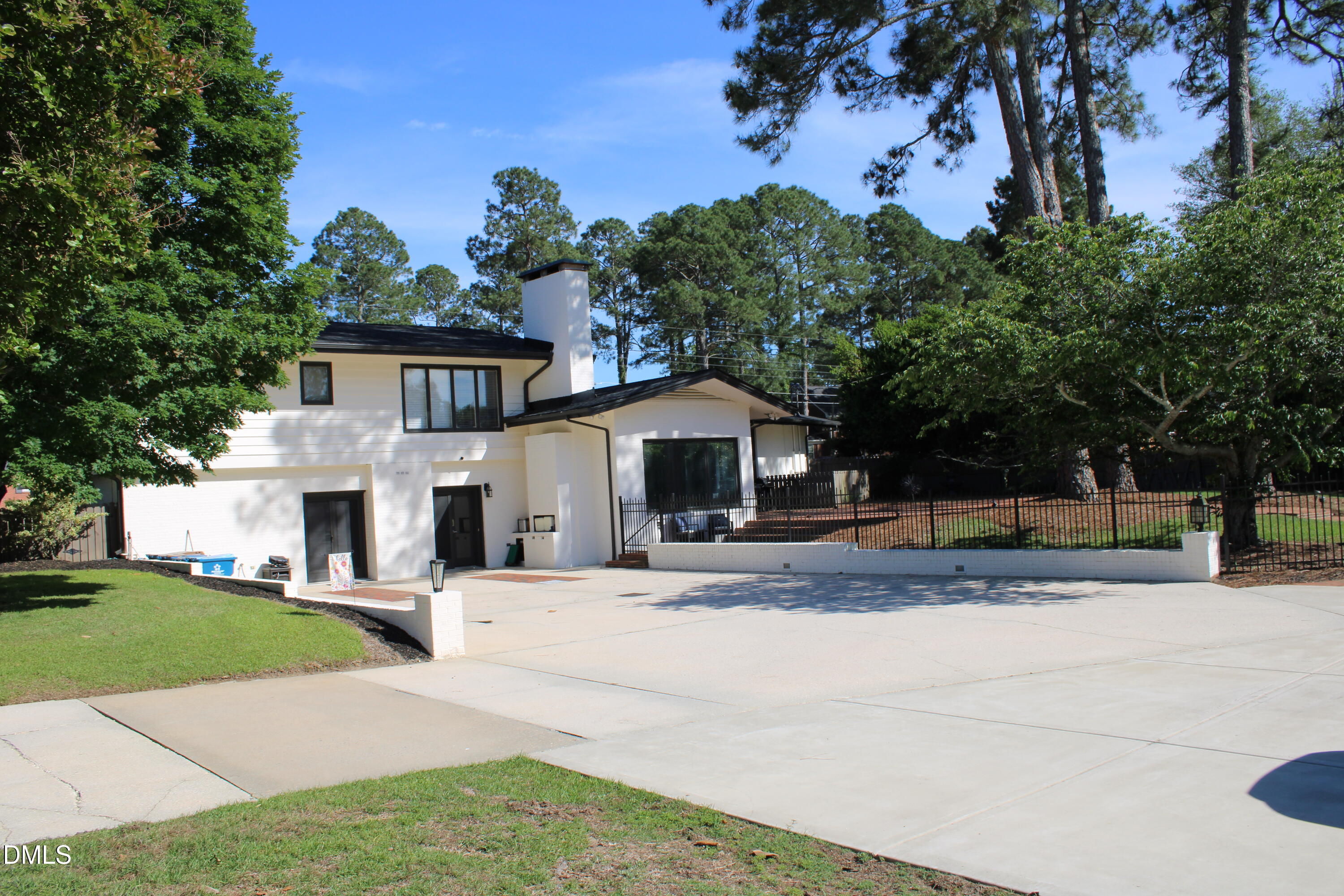 1607 Lakeshore Drive Property Photo 13