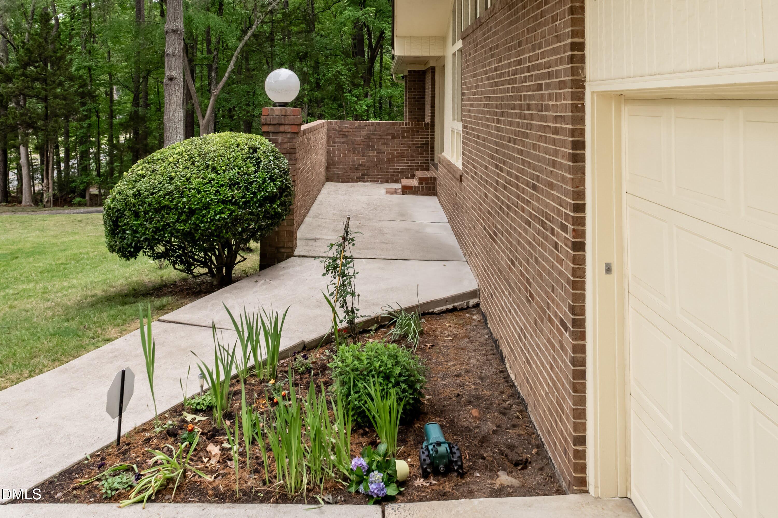 221 Obie Drive Property Photo 6