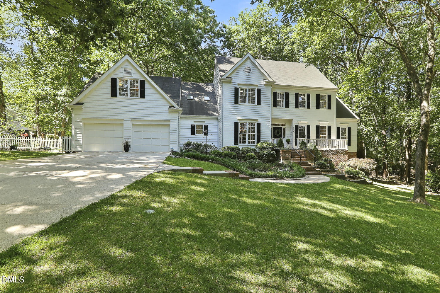 429 Grosvenor Drive Property Photo 4