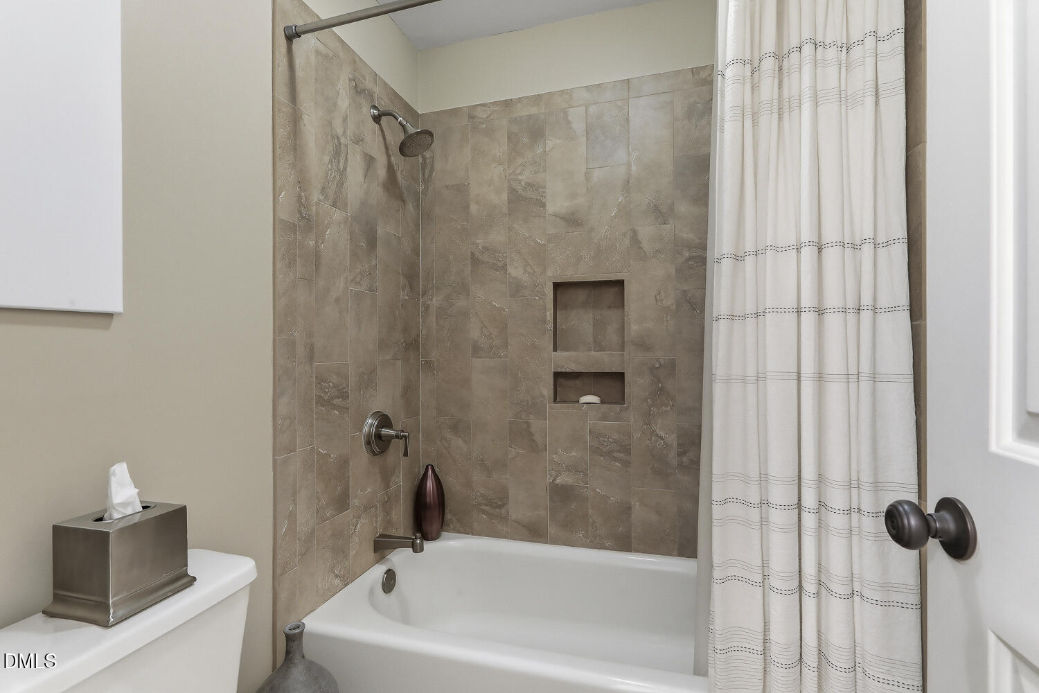 429 Grosvenor Drive Property Photo 58