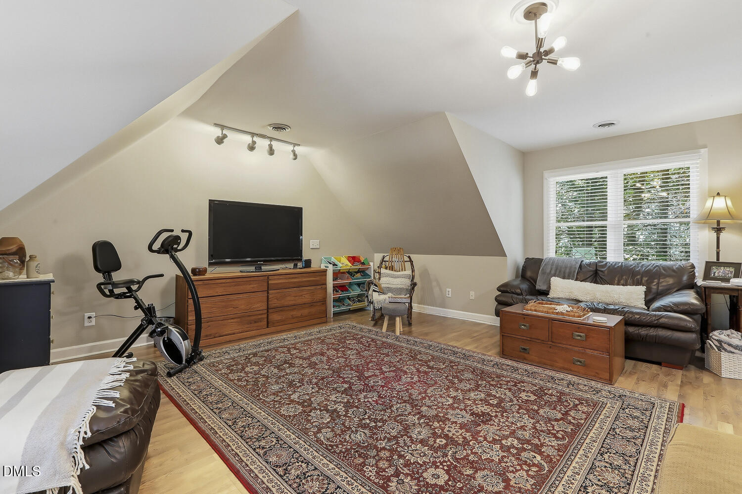 429 Grosvenor Drive Property Photo 70