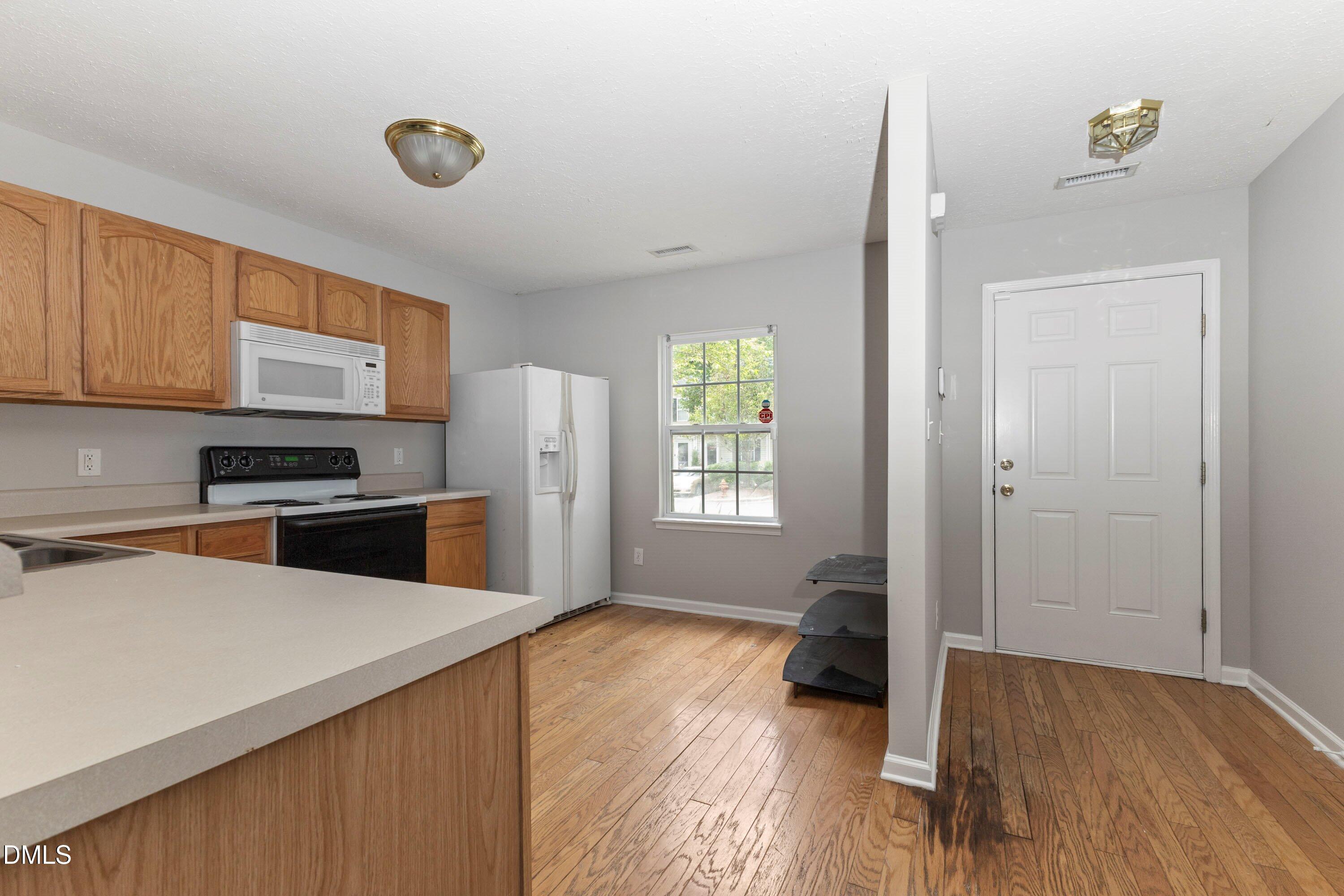 3358 Tarleton W Property Photo 5