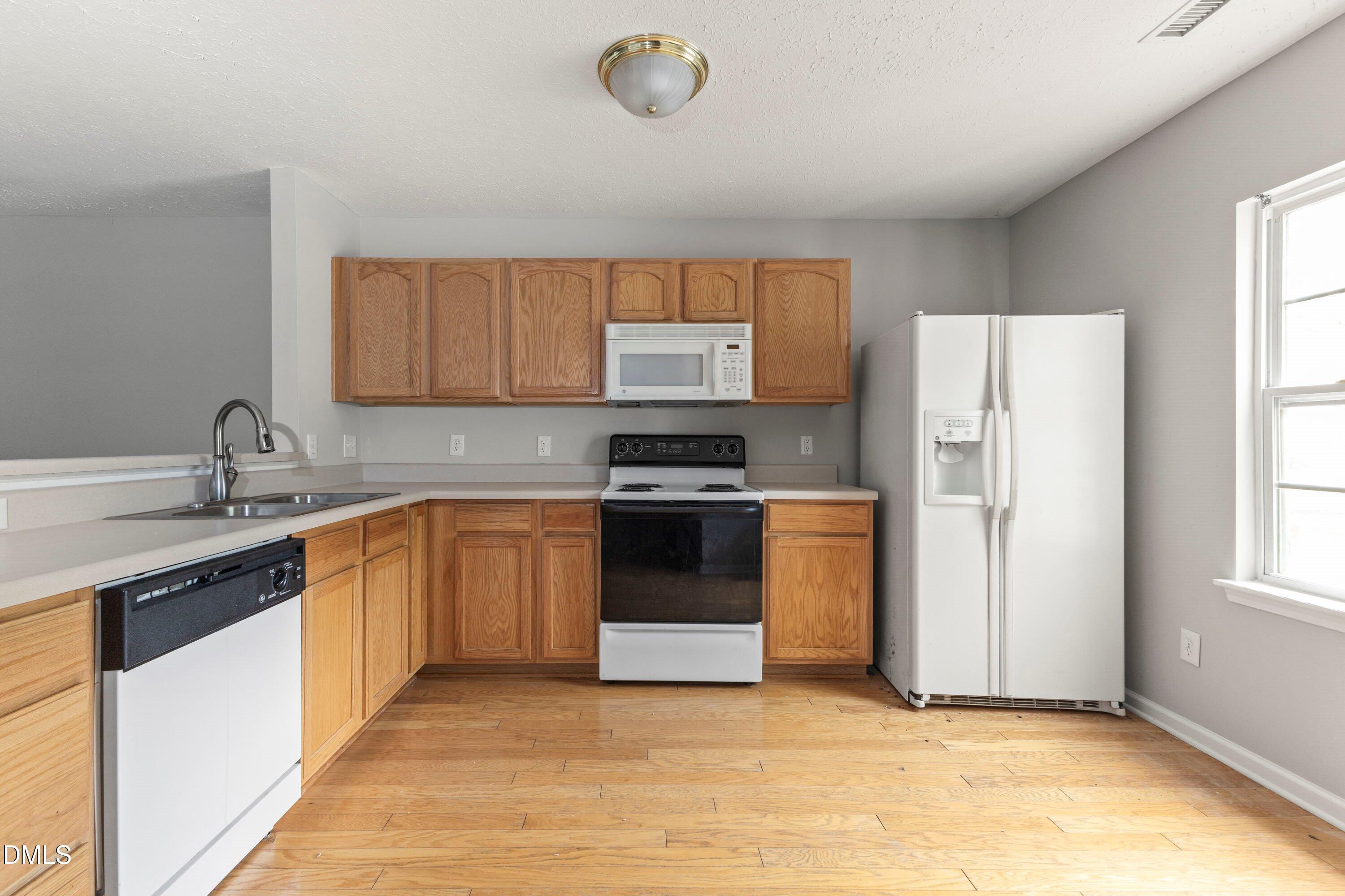 3358 Tarleton W Property Photo 6