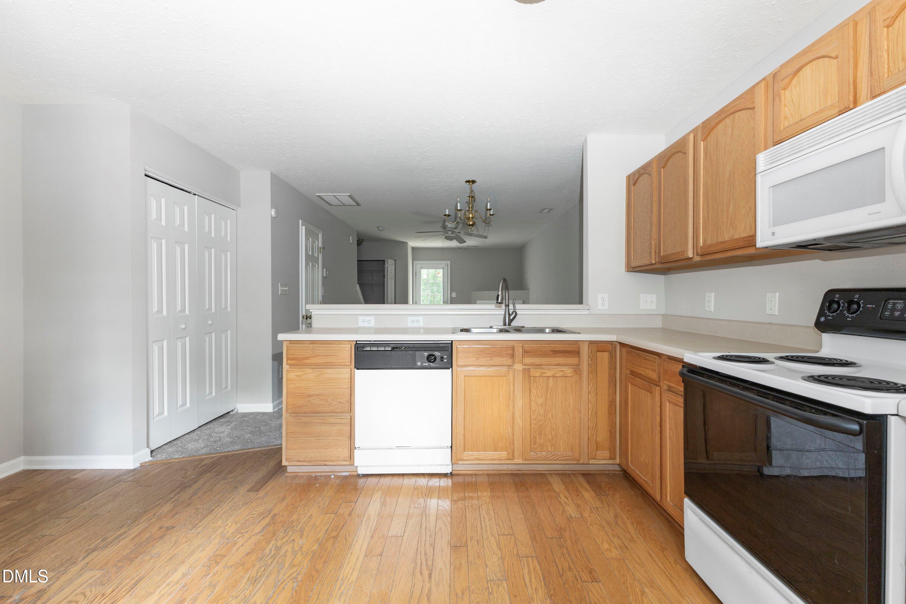 3358 Tarleton W Property Photo 7