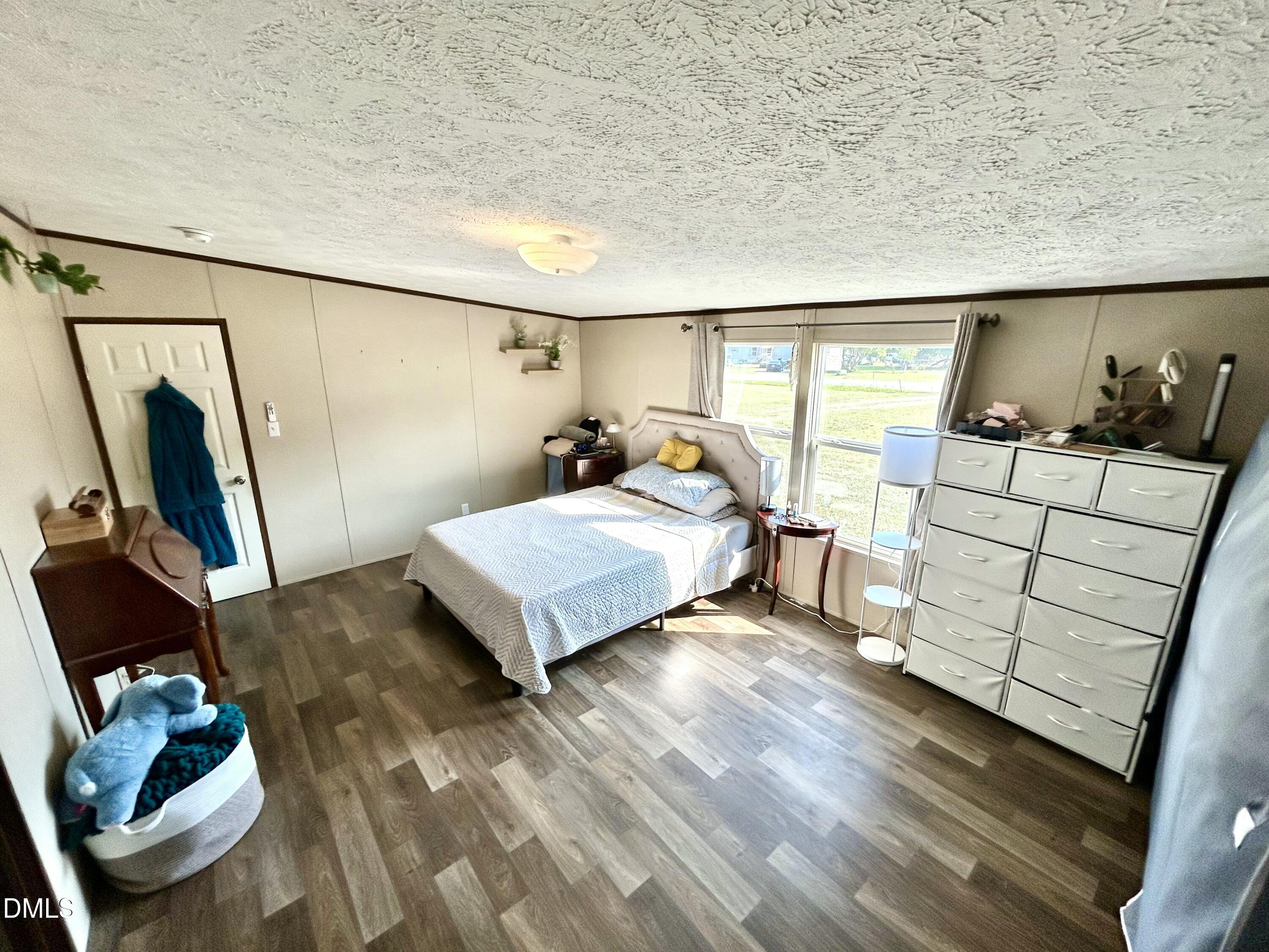 313 Old Country Lane Property Photo 8