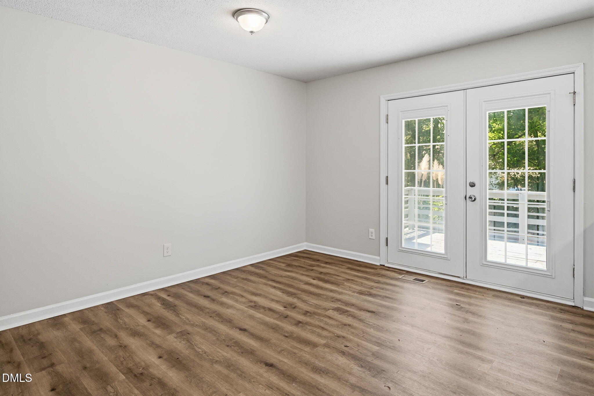 1717 Collier Road Property Photo 10