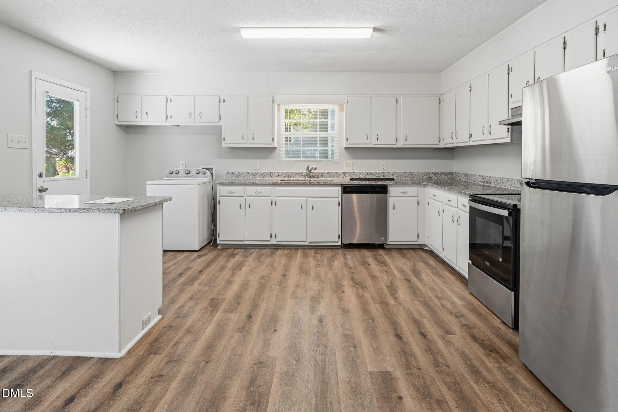 1717 Collier Road Property Photo 11